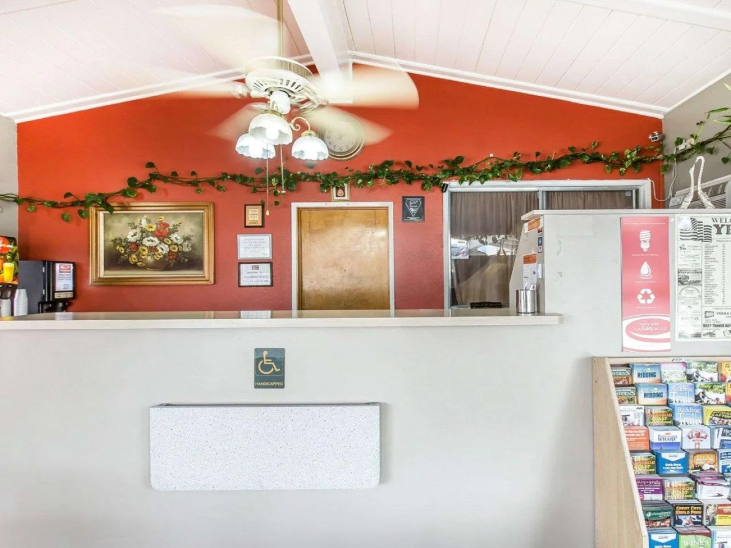 Econo Lodge Inn & Suites Yreka