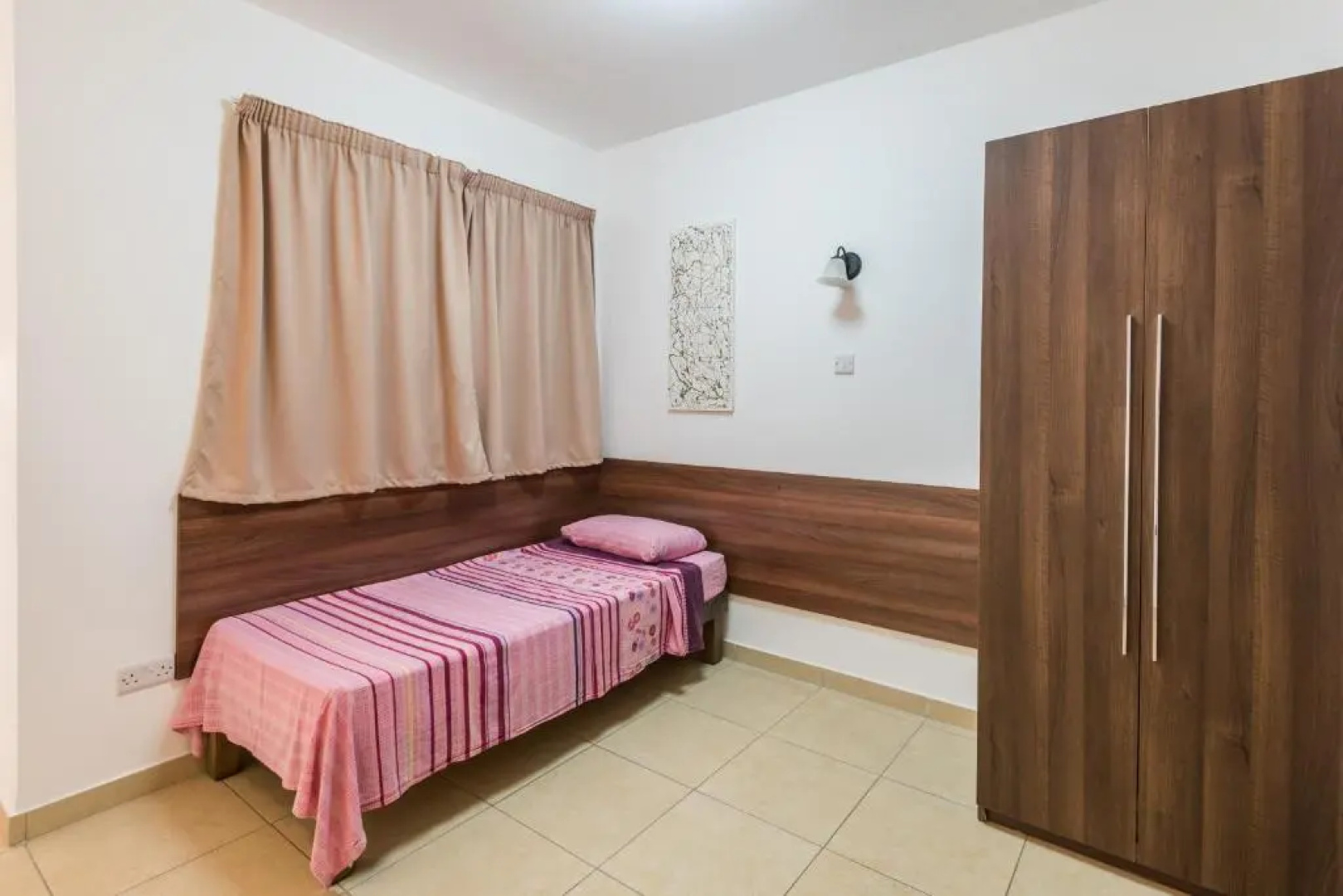 Blue Harbour 3 bedroom seafront apartment with large yard on the promenade - by Getawaysmalta
