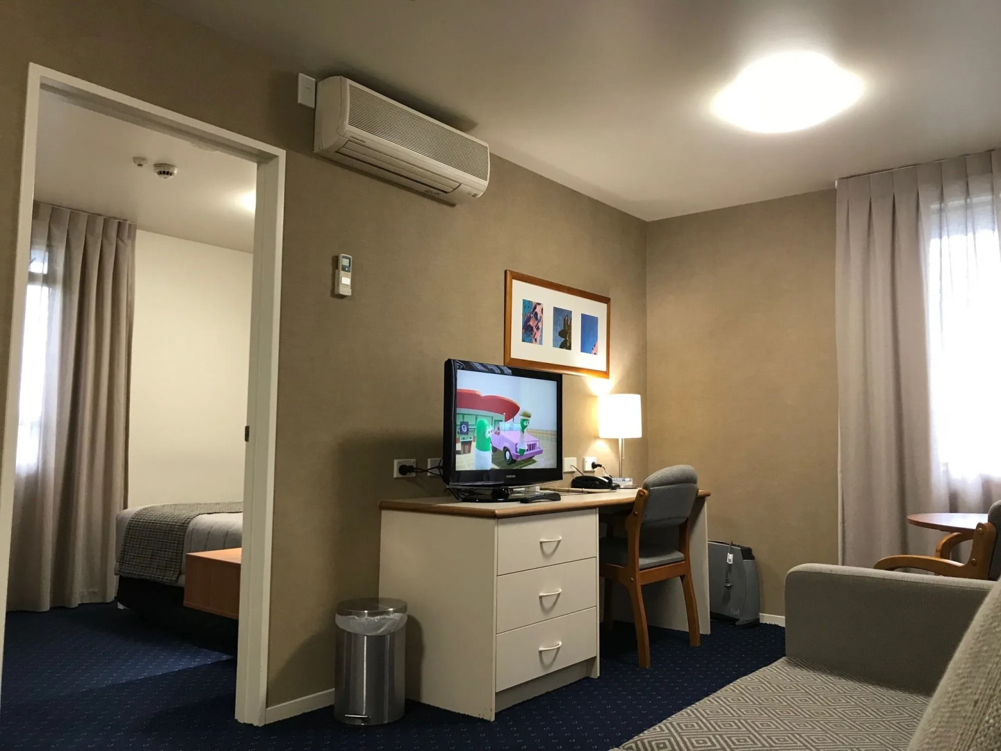 Ventura Inn & Suites Hamilton