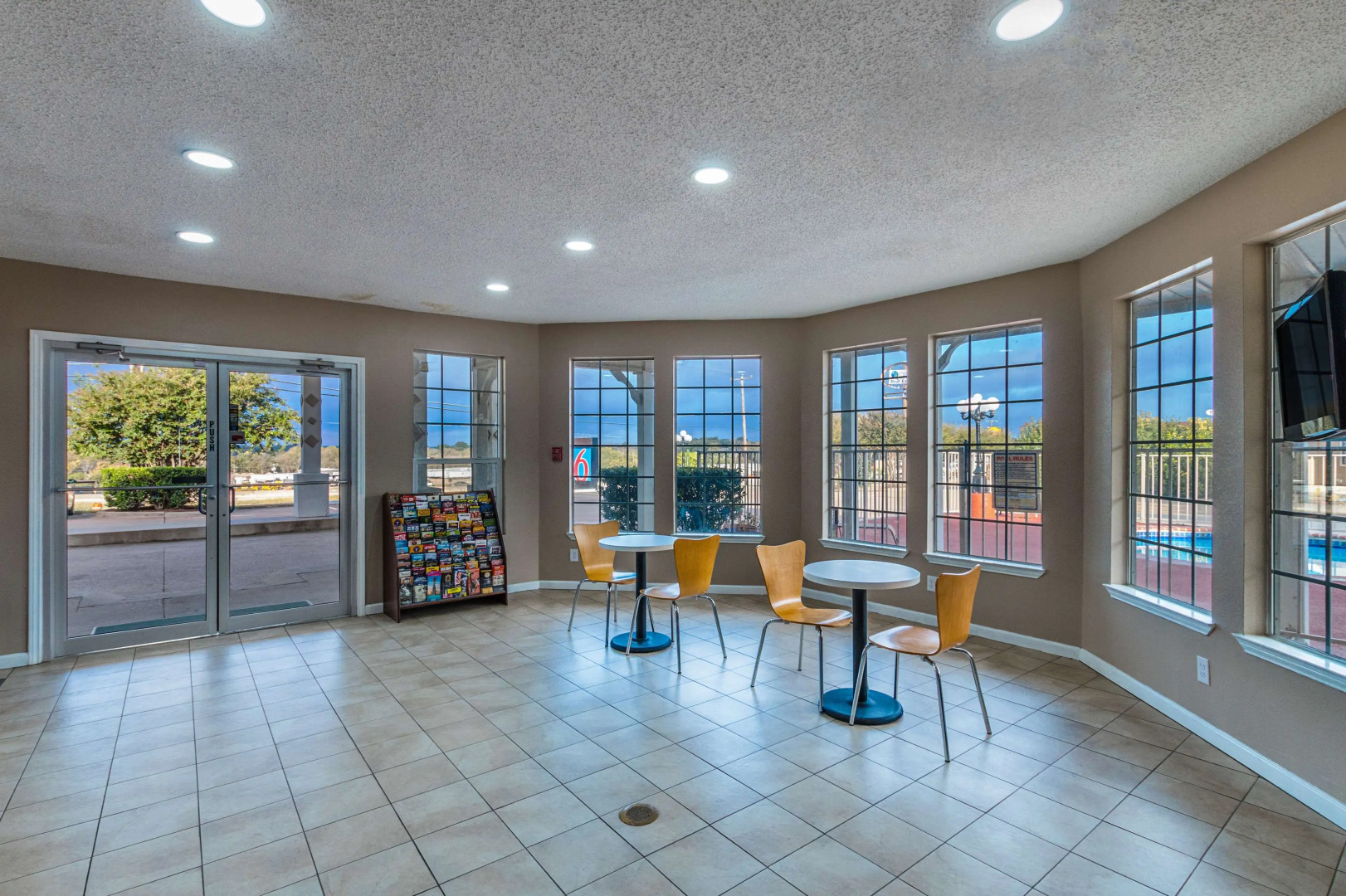 Motel 6 Waxahachie, TX