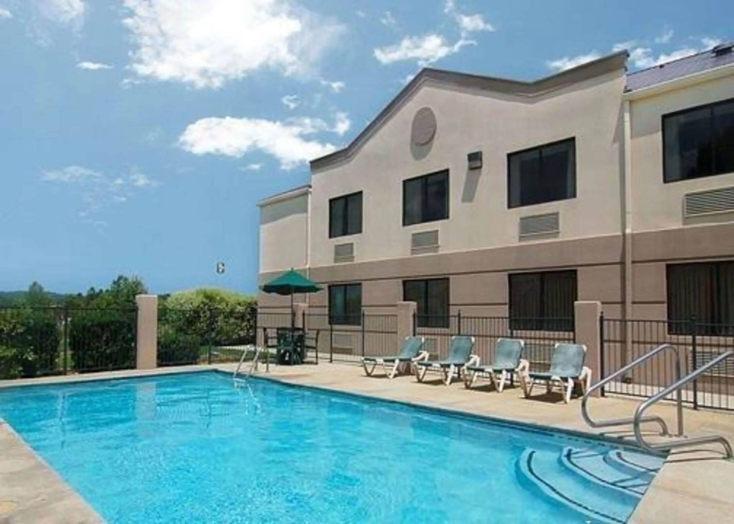 Comfort Inn & Suites Leeds I-20