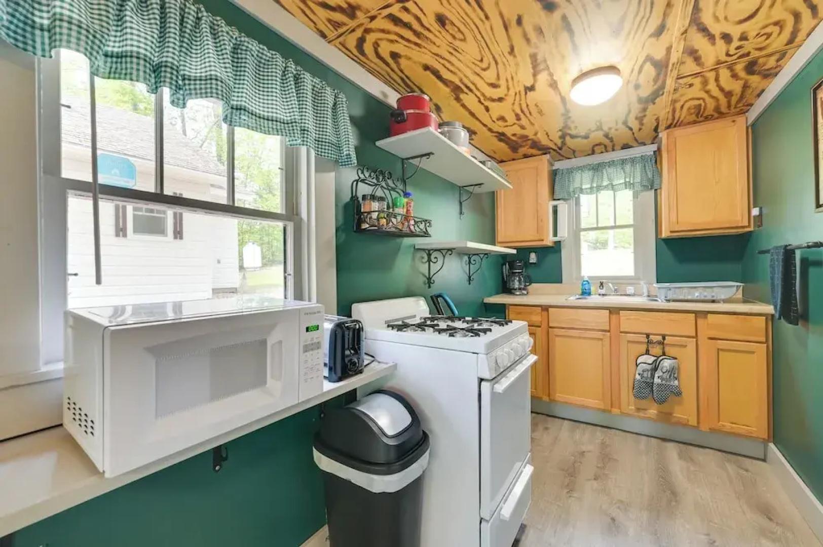 Waterfront Paradise Lake Cottage w/ Private Dock!