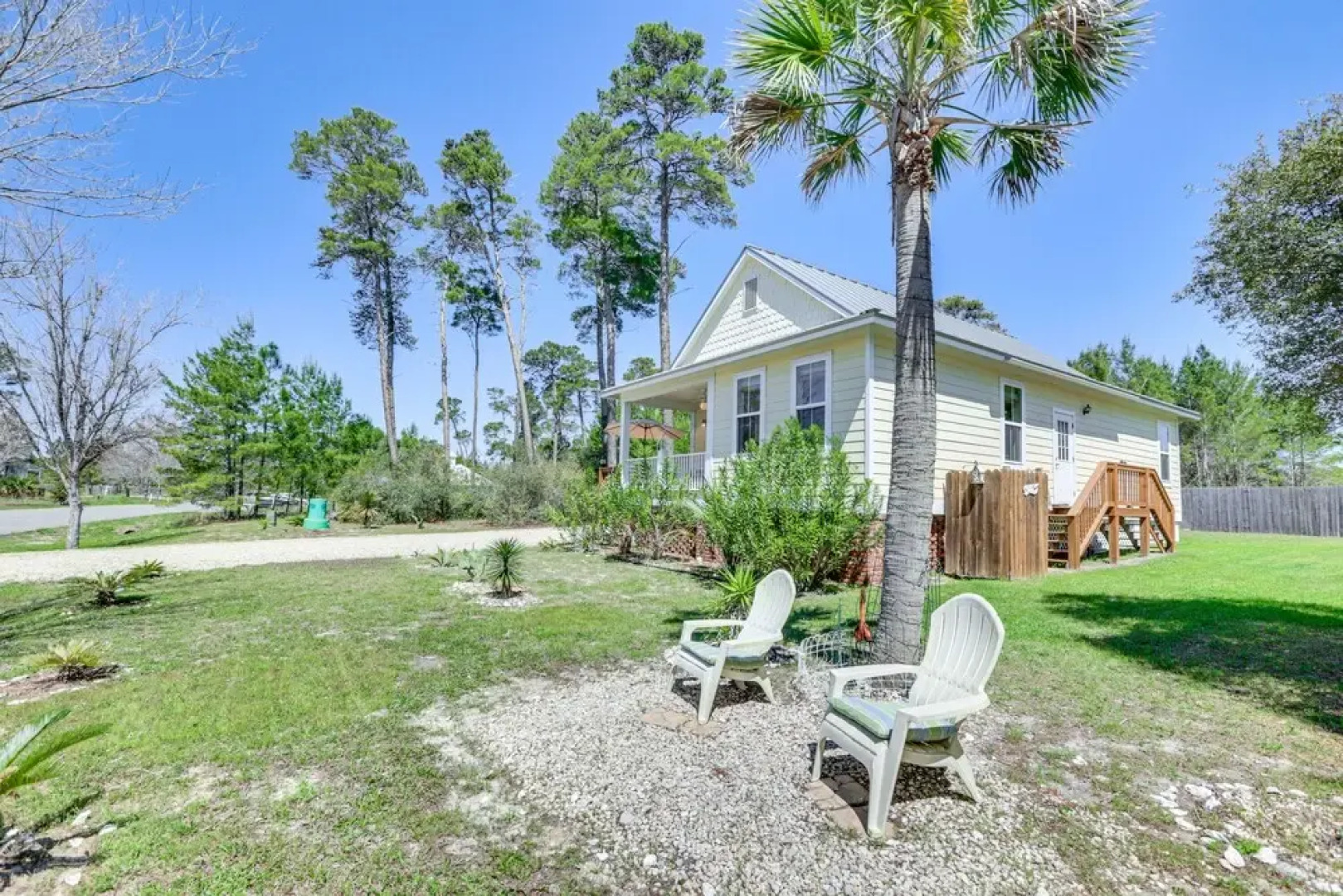 Lovely Carrabelle Home w/ Lake Views & Pool Access
