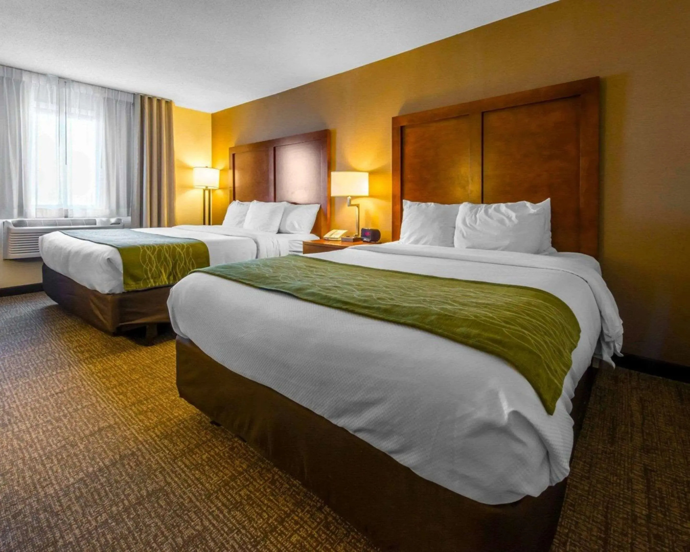 Comfort Inn & Suites Erie - Splash Lagoon Indoor Waterpark
