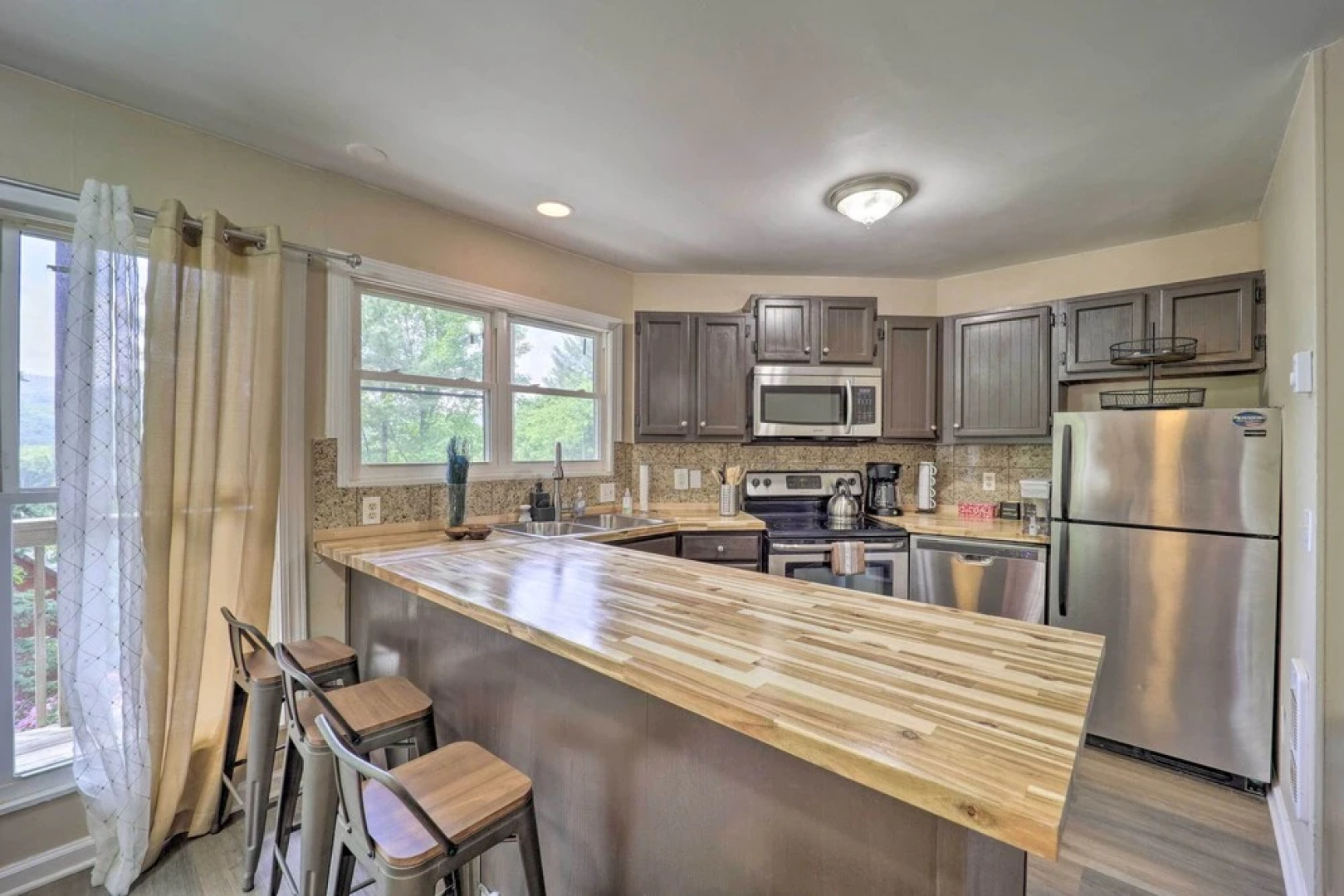 Banner Elk Condo ~ 4 Mi to Sugar Mountain Resort!