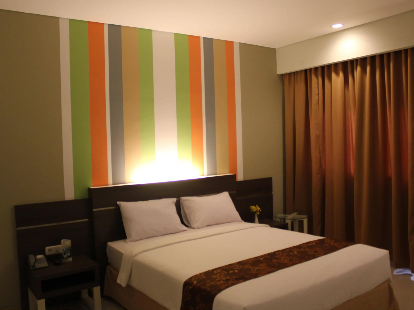 Pose in Solo by Wstay