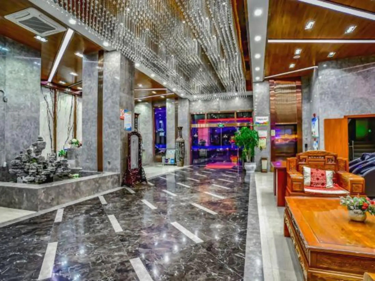 Golden Apple Hot Spring Hotel