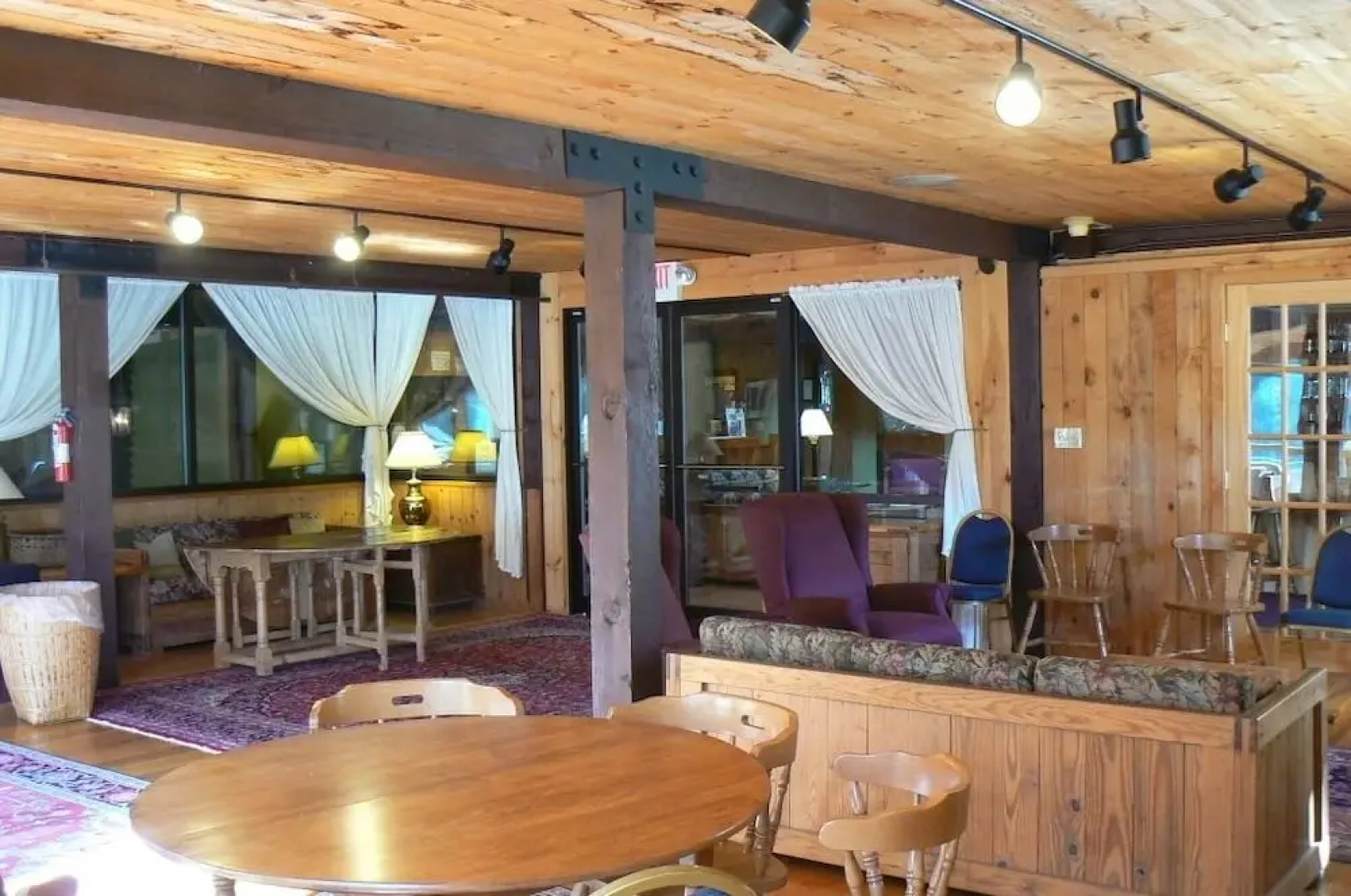 Snowy Owl Inn And Resort
