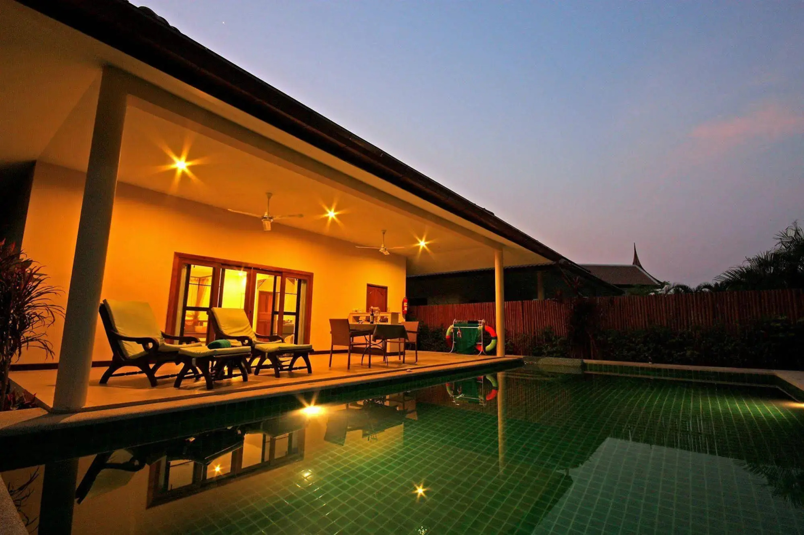 AT Pool Villa Resort