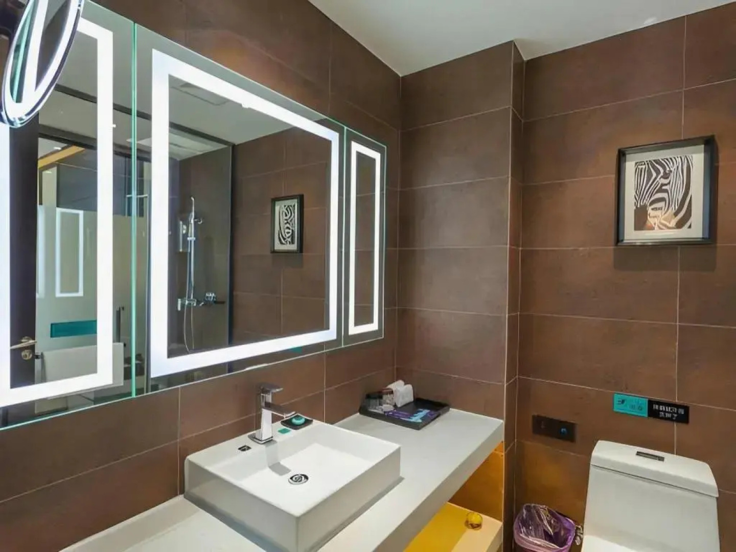 Xana Hotelle Chengdu Railway East Station West Square