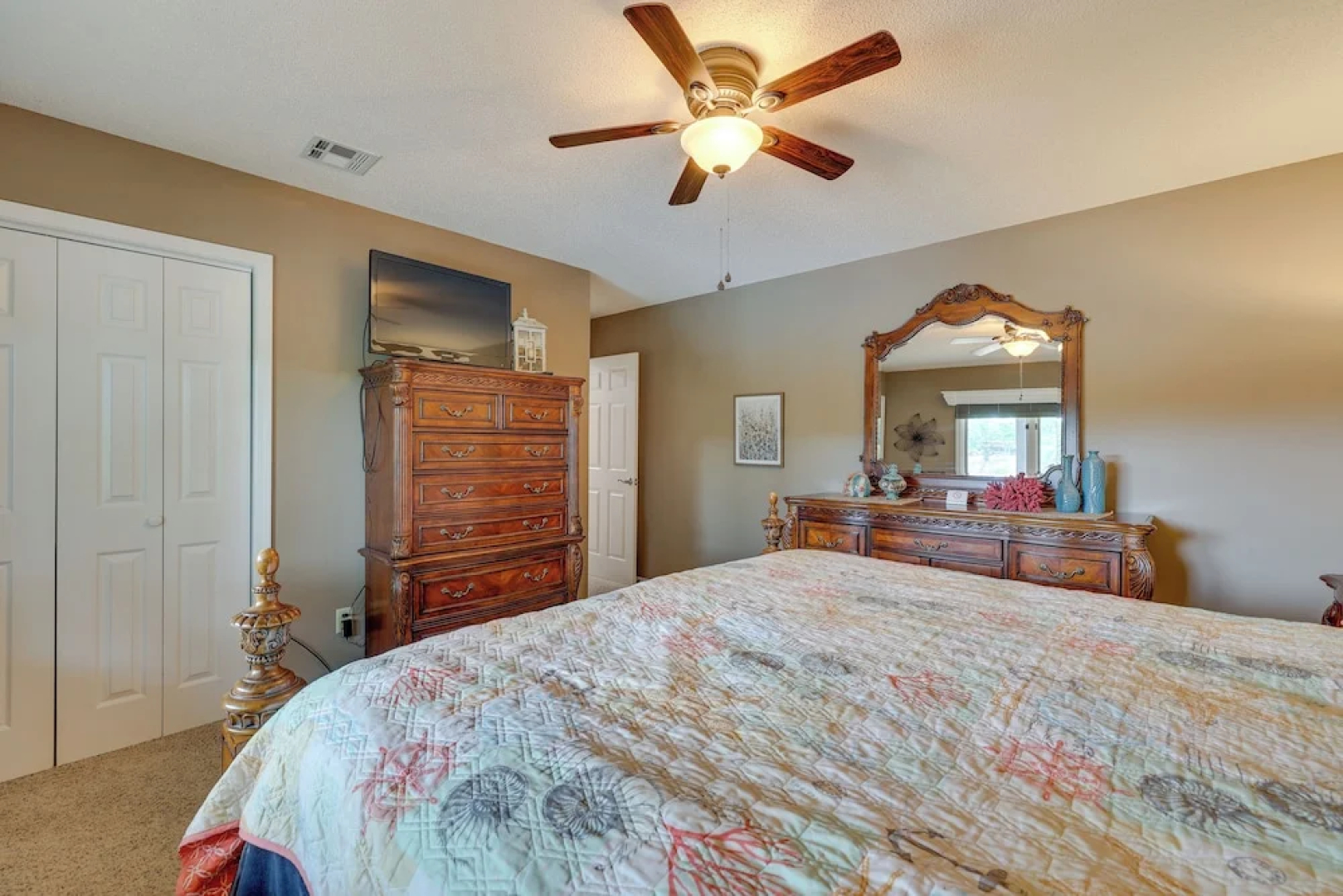 Bella Vista Home w/ Kayaks & Deck on Loch Lomond!