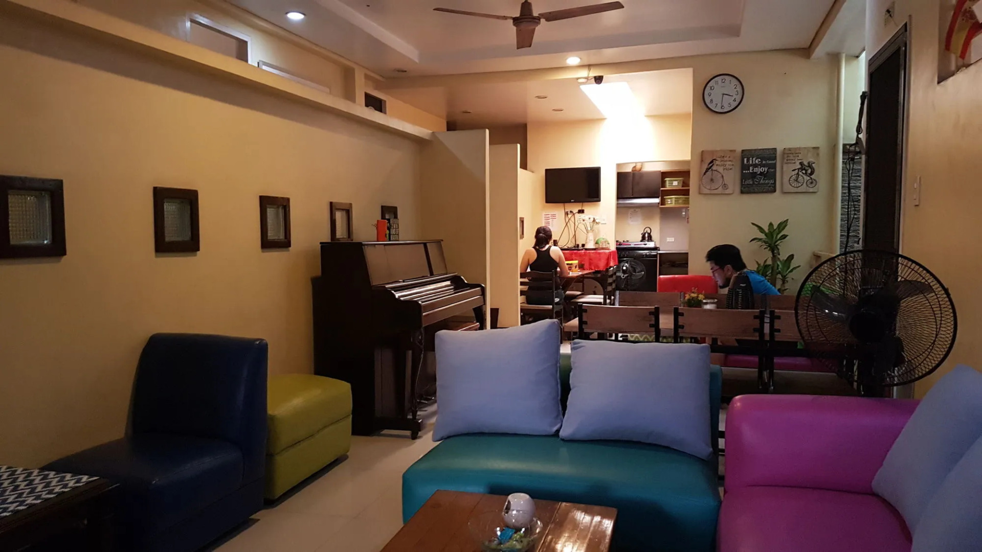 Crossroads Hostel Manila