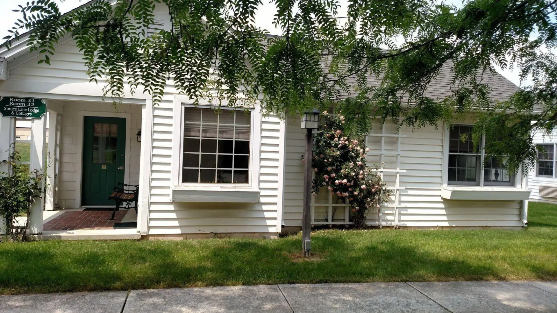 Spruce Lane Lodge and Cottages