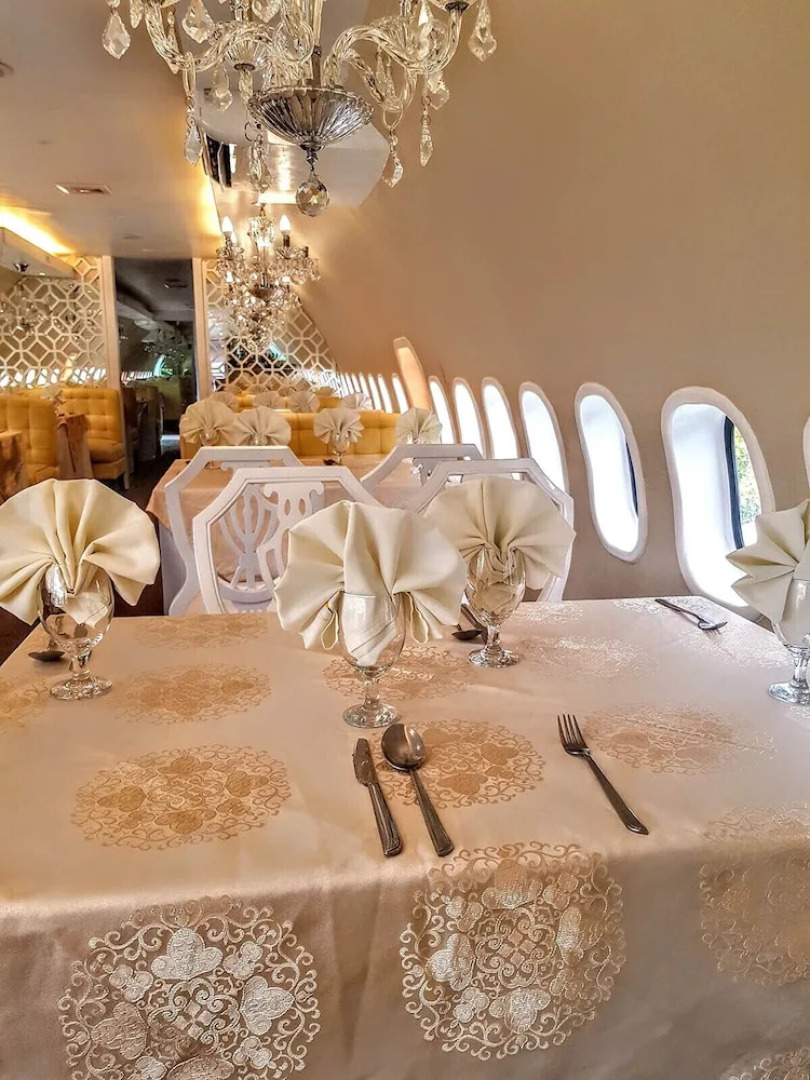 Kamayan sa Palaisdaan Hotel and Resort