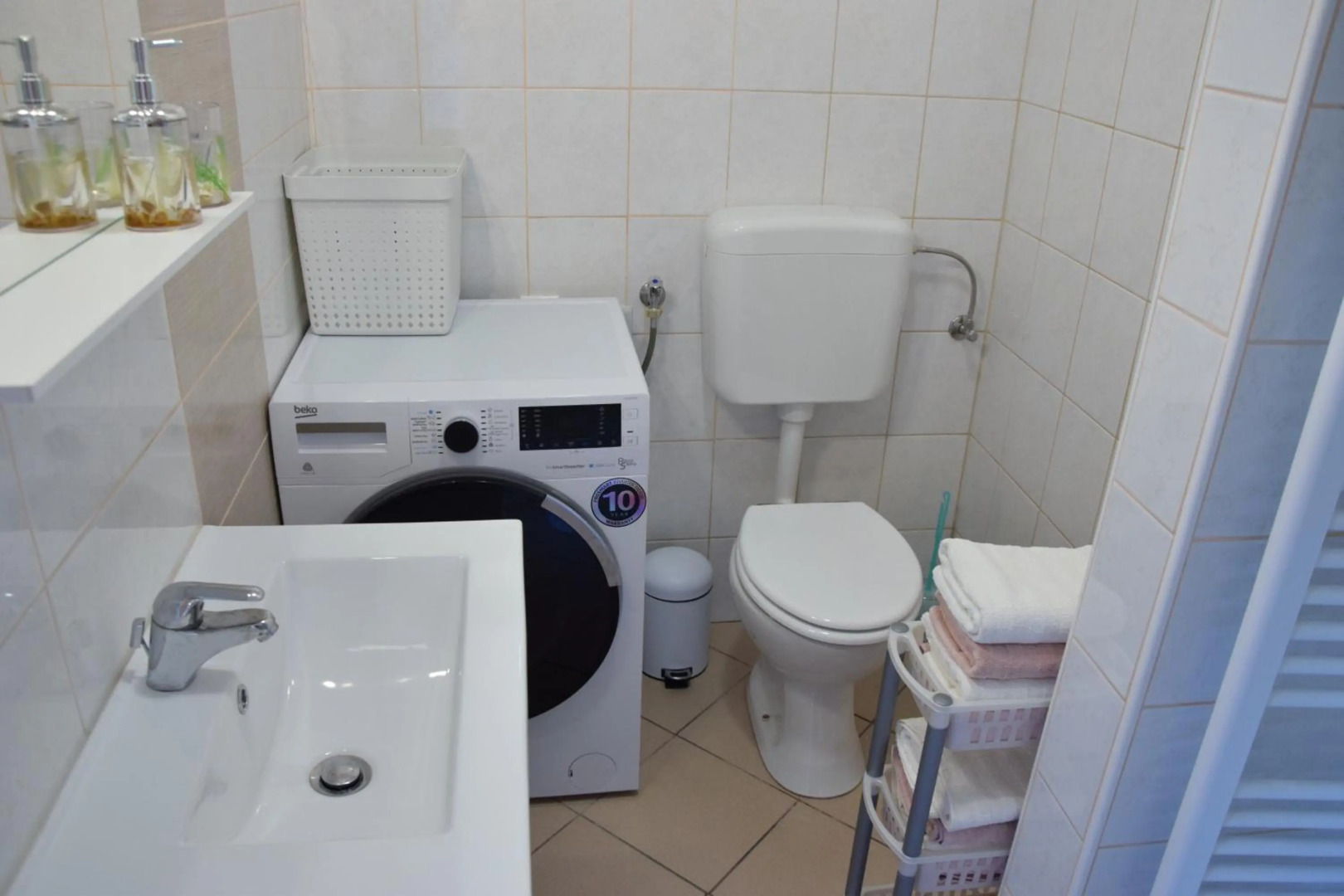 COMFY and BRIGHT Apartment