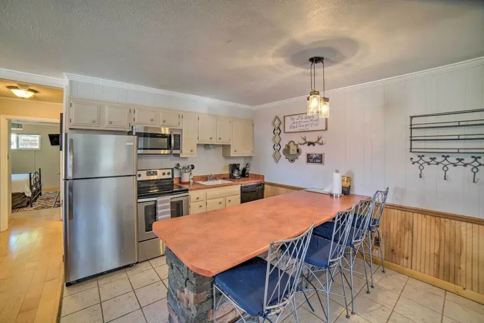 Red River Condo w/ Fire Pit: 1/2 Mi to Slopes!