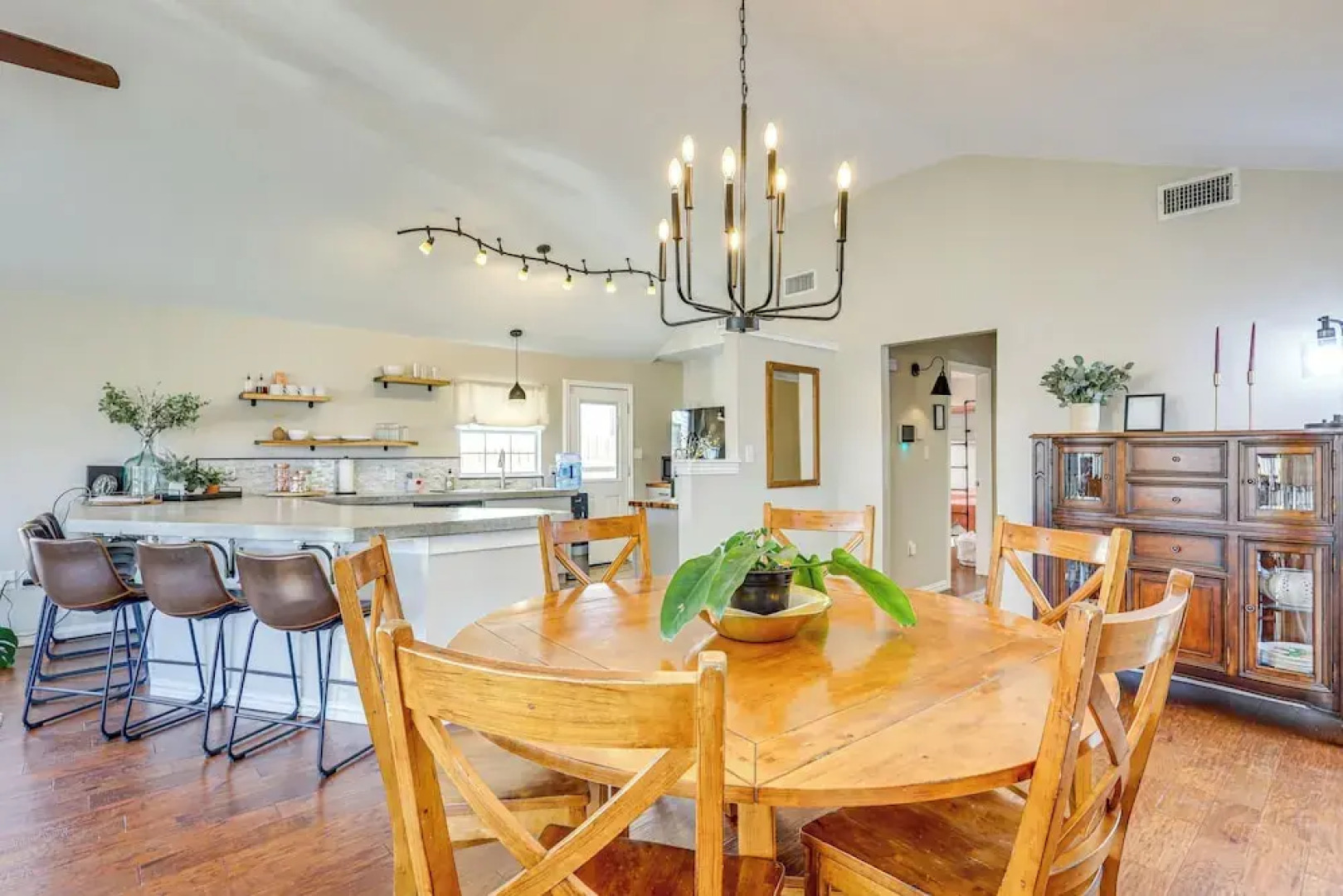 Creekside Cottage w/ Deck & Hot Tub in Belton