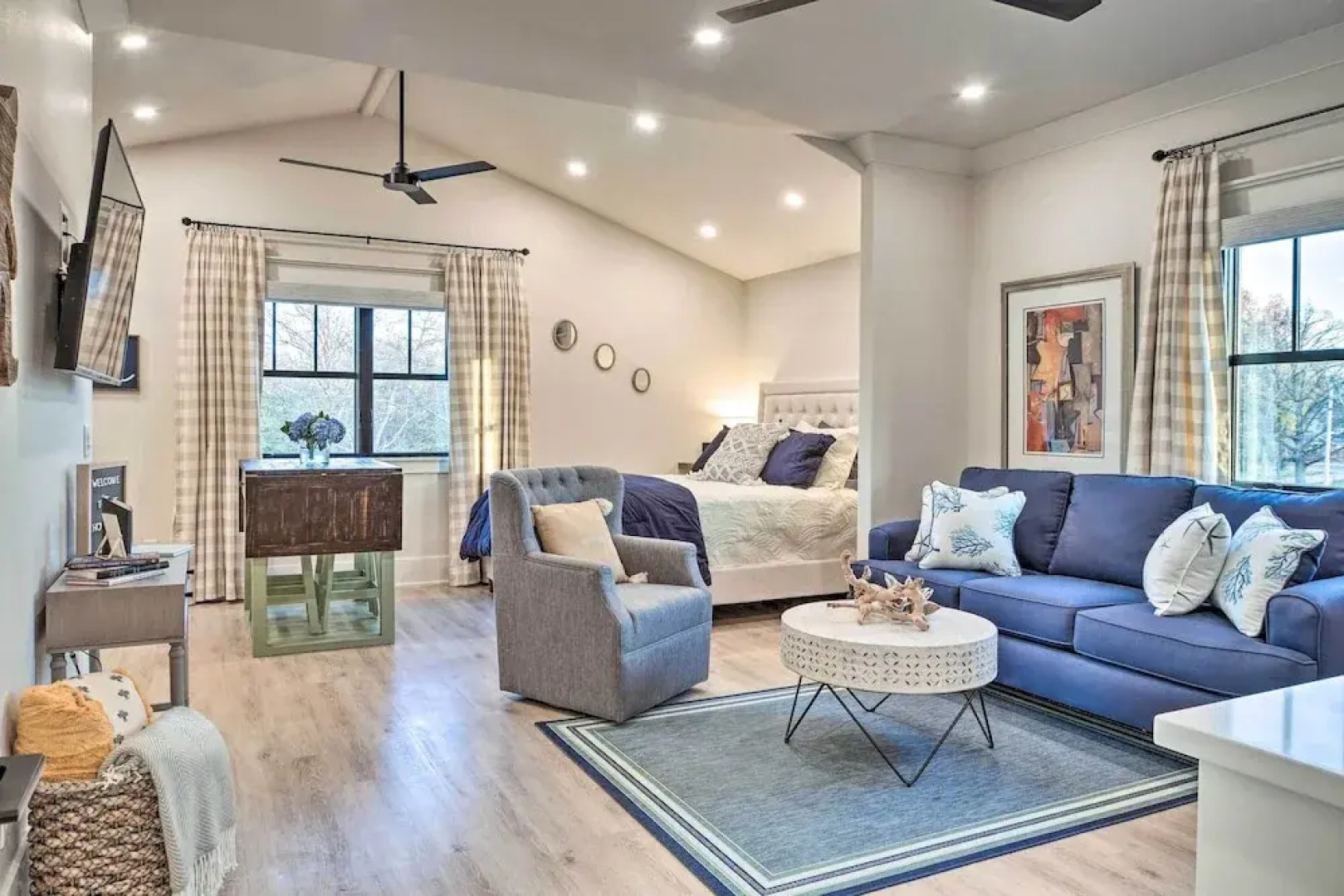 Airy Bentonville Studio < 1 Mile to City Square!