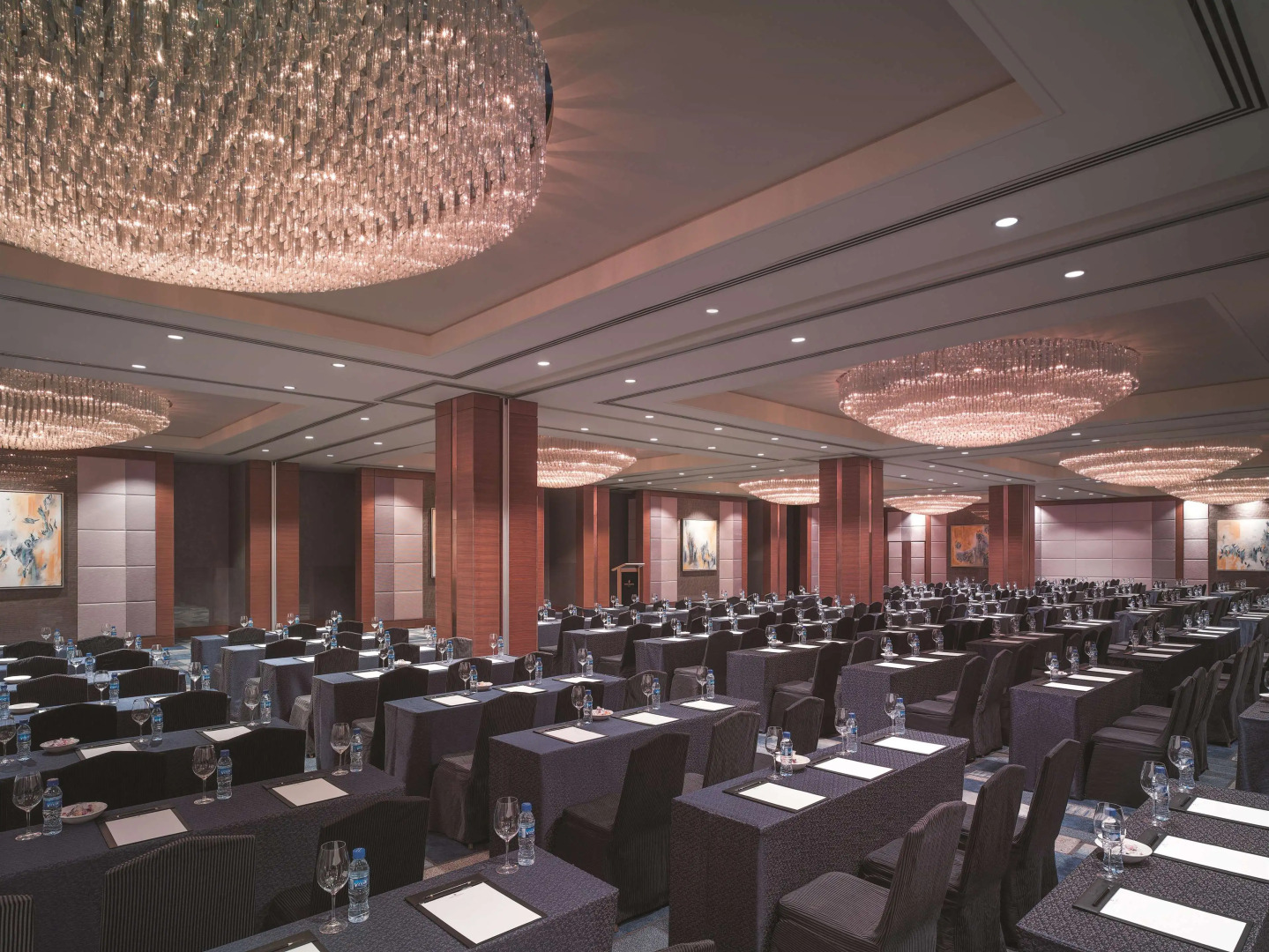 Makati Shangri-La, Manila