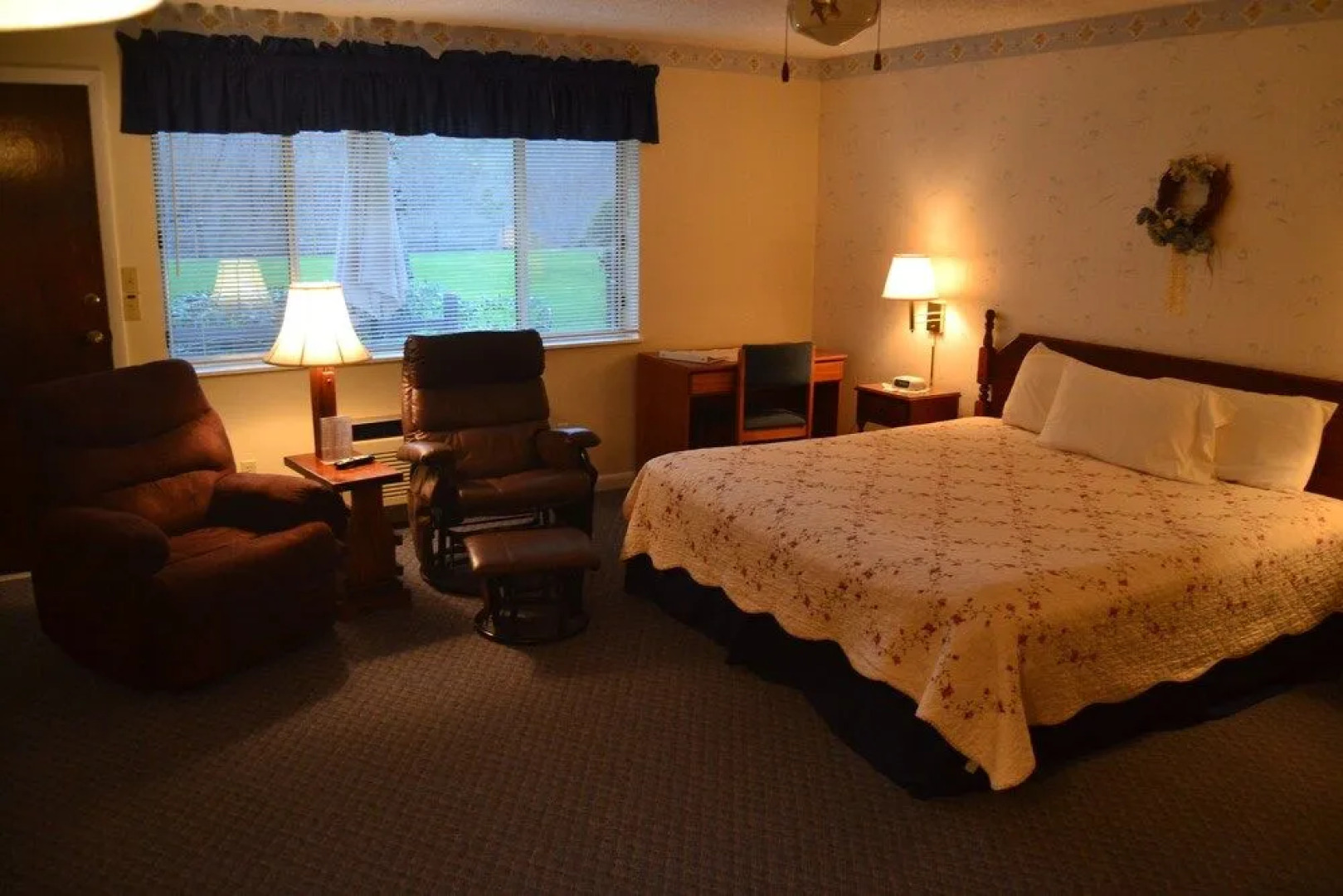 The Chalet Motel & Apts