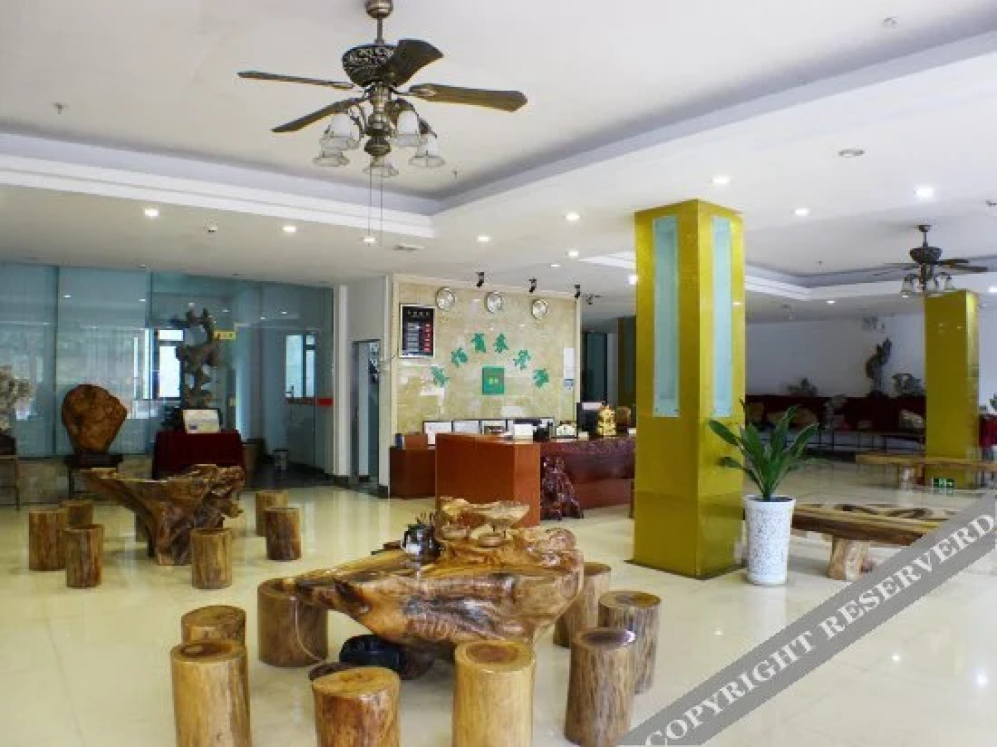 Yibai Business Hotel