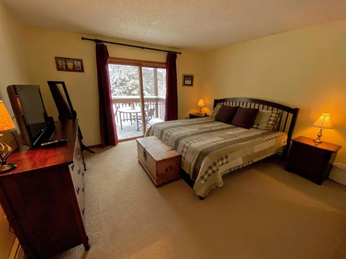 S4 Ski Slope Views Bretton Woods condo with easy access to Mt Washington Skiing White Mountains