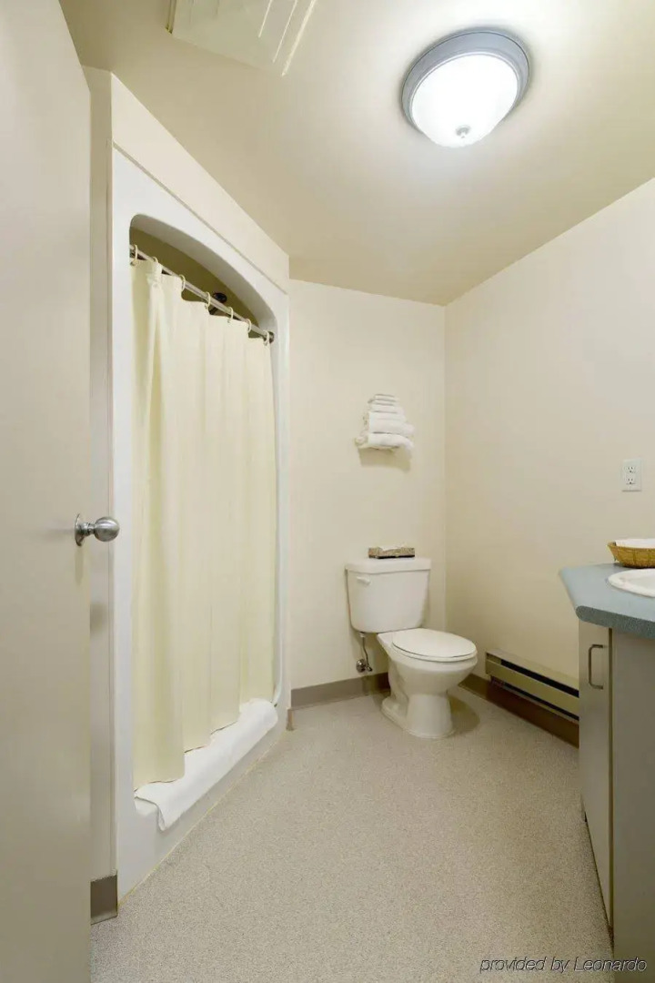 Residence & Conference Centre - King City