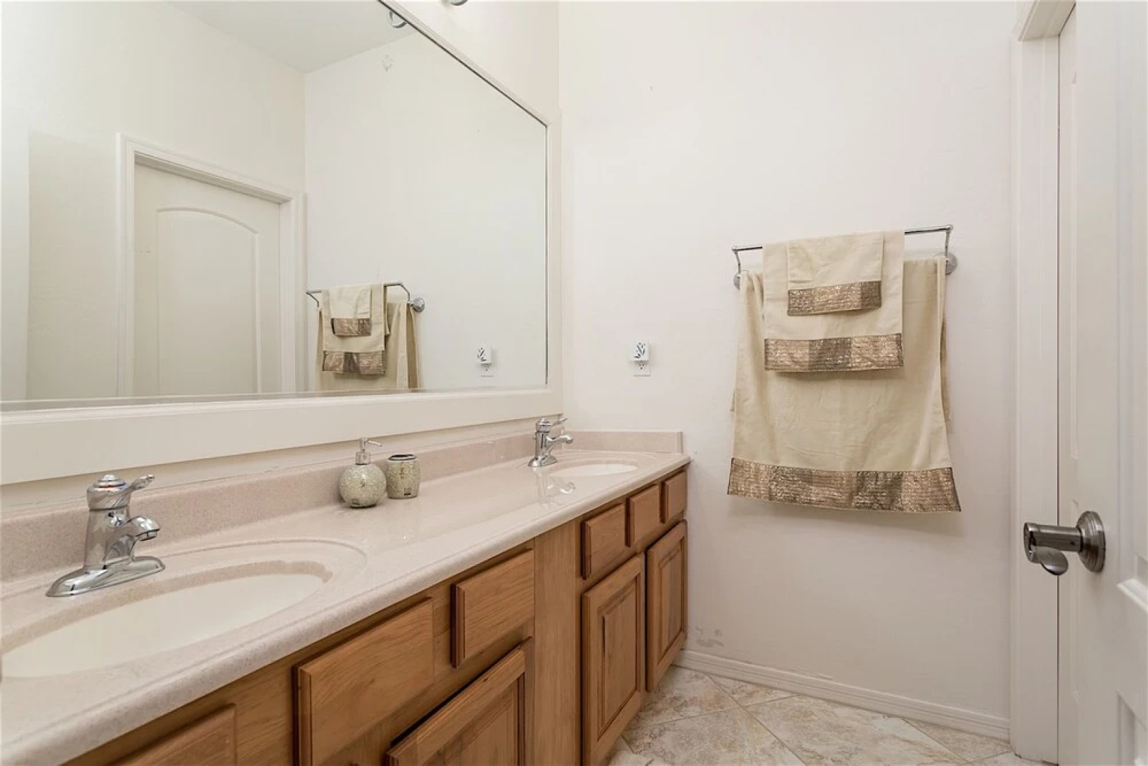 Pinnacle Vista 5 BR by Casago