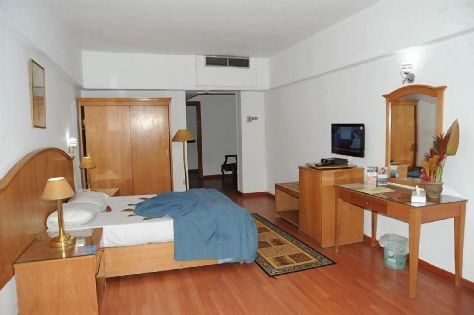 Delta Pyramids Hotel