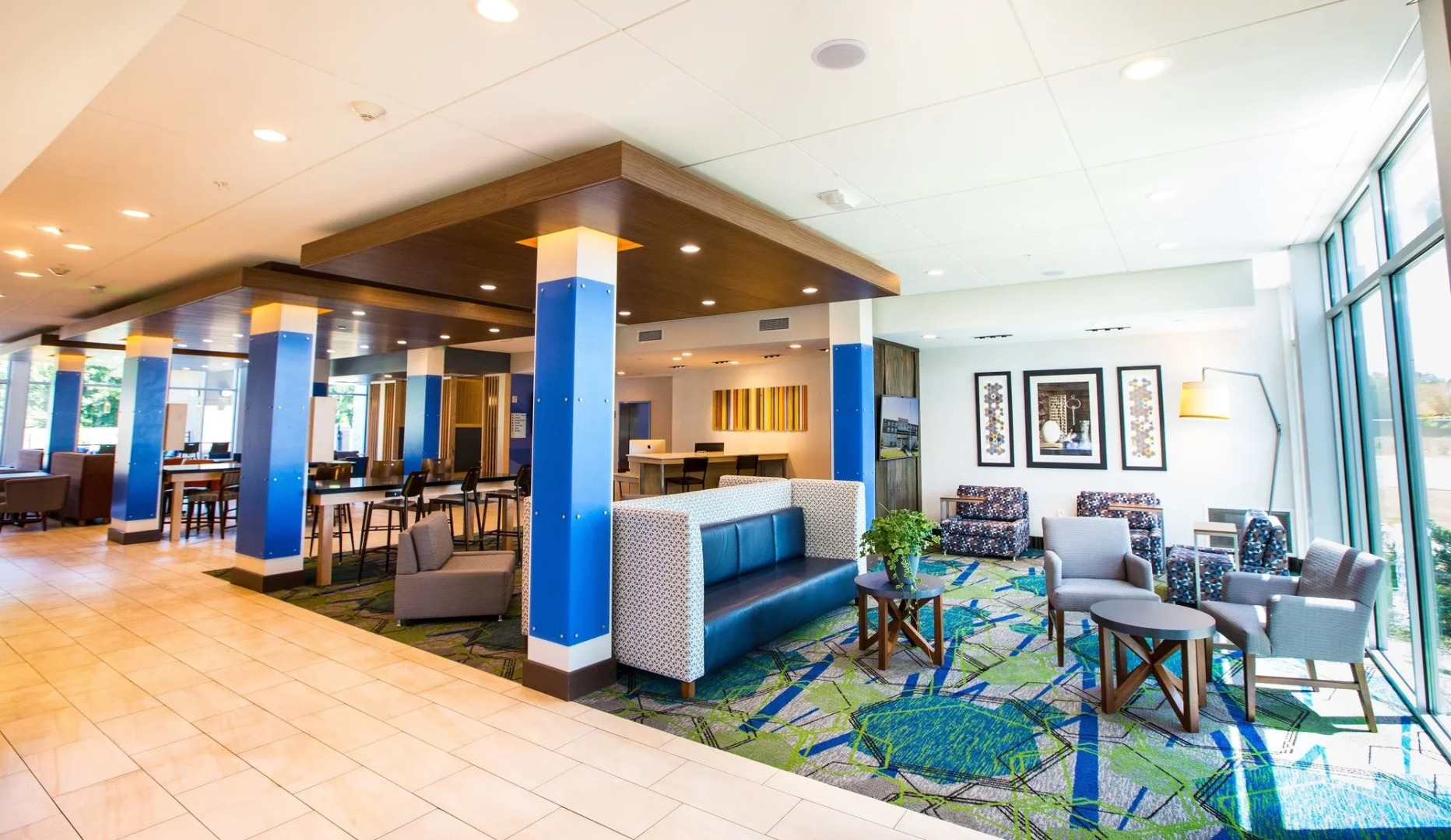 Holiday Inn Express & Suites Greenwood Mall by IHG