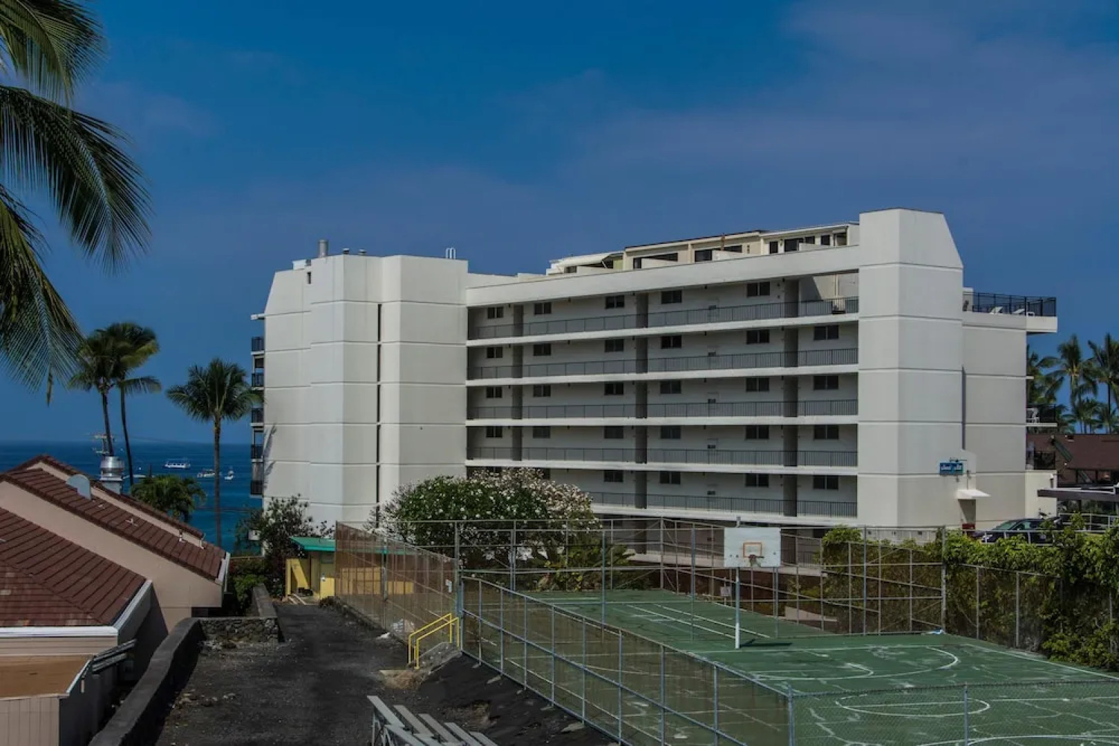 Kona Alii 403 by RedAwning