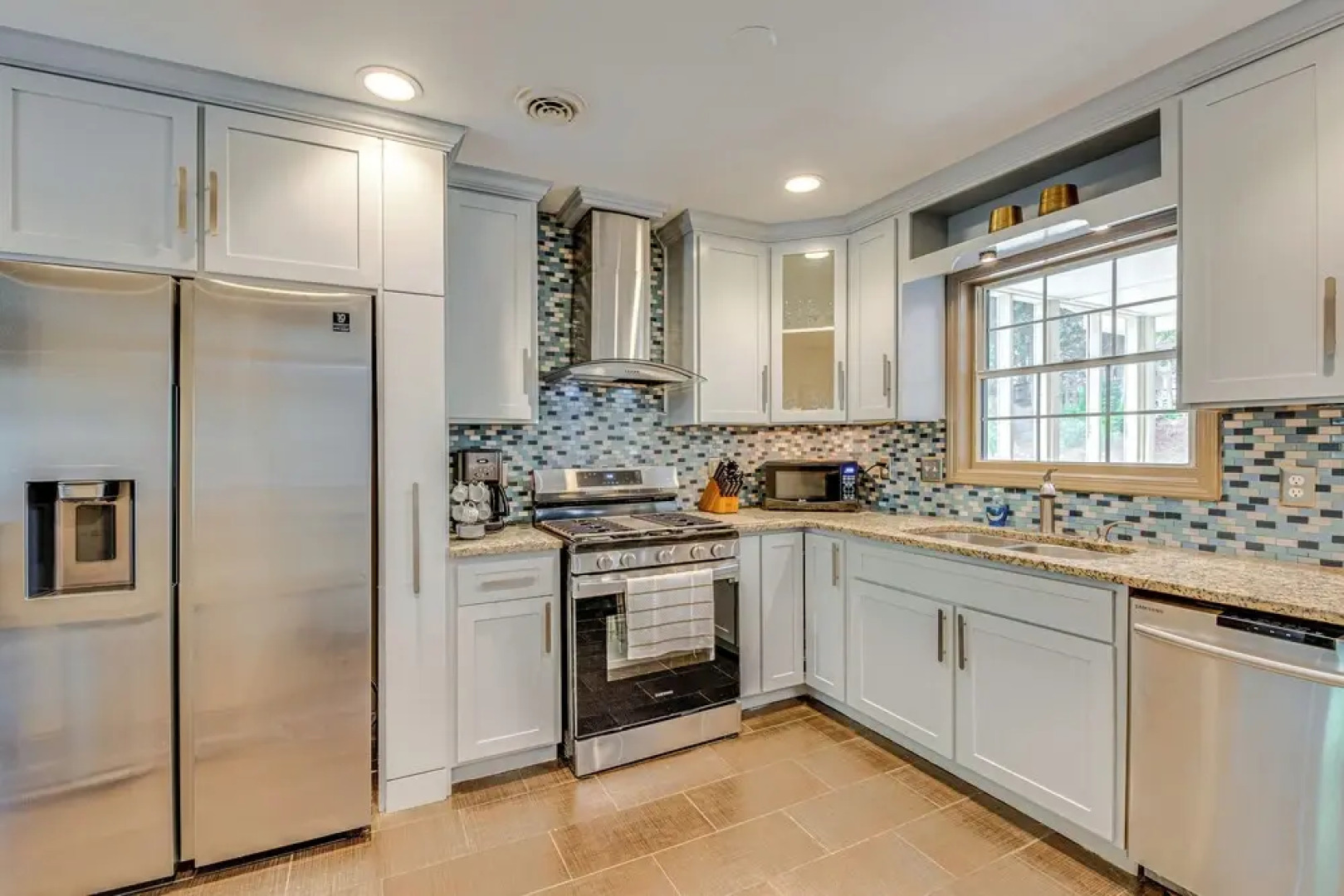 5 Mi to Lake Acworth: Georgia Gem w/ Private Patio