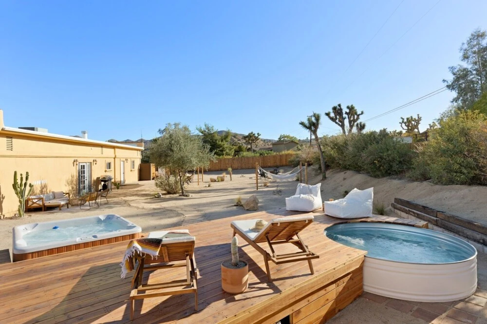 Casa Amarilla- Hot Tub,firepit,bbq &fantastic Yard For Families 4 Bedroom Home by RedAwning