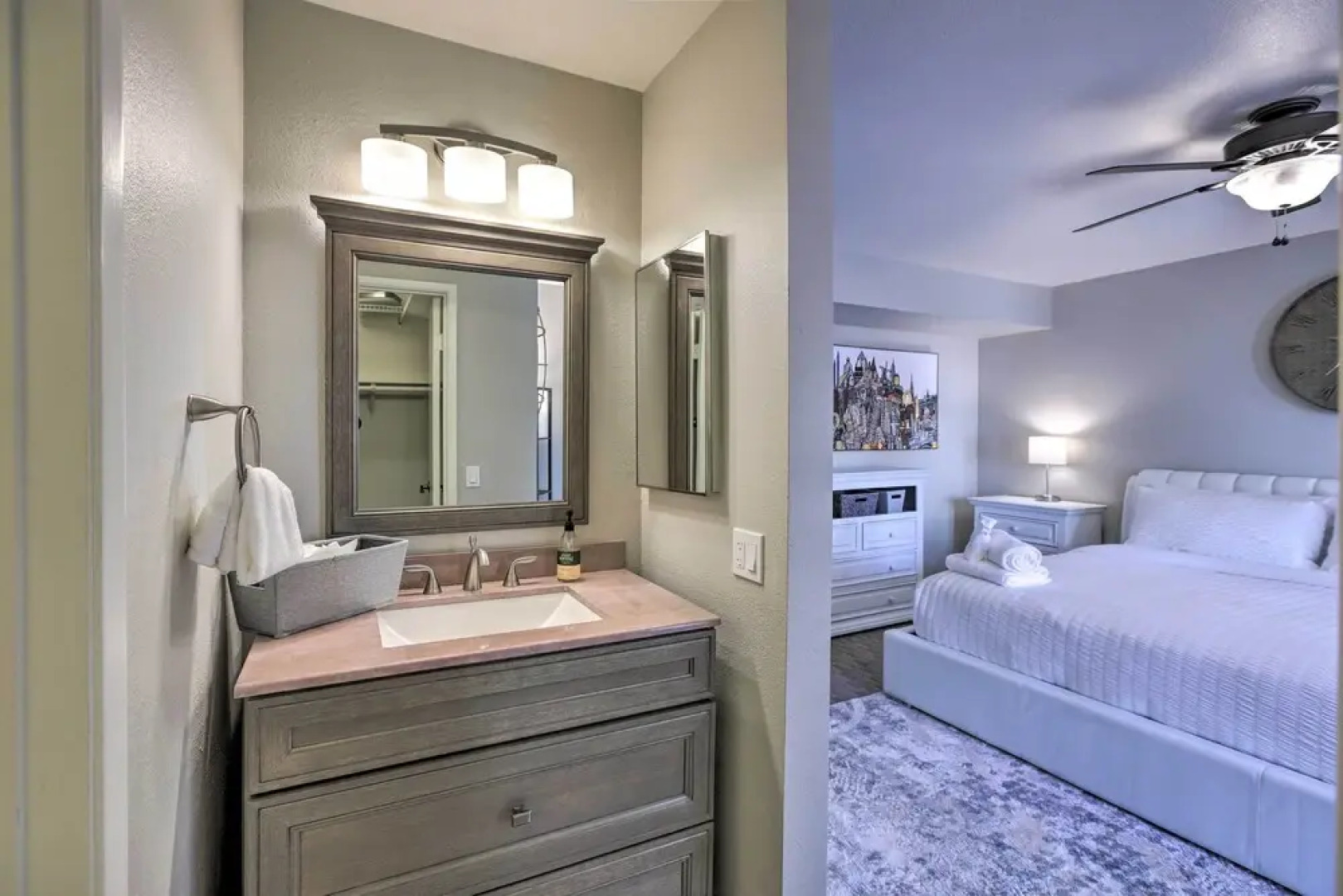 Sleek Phoenix Condo: Walk to Biltmore Fashion Park