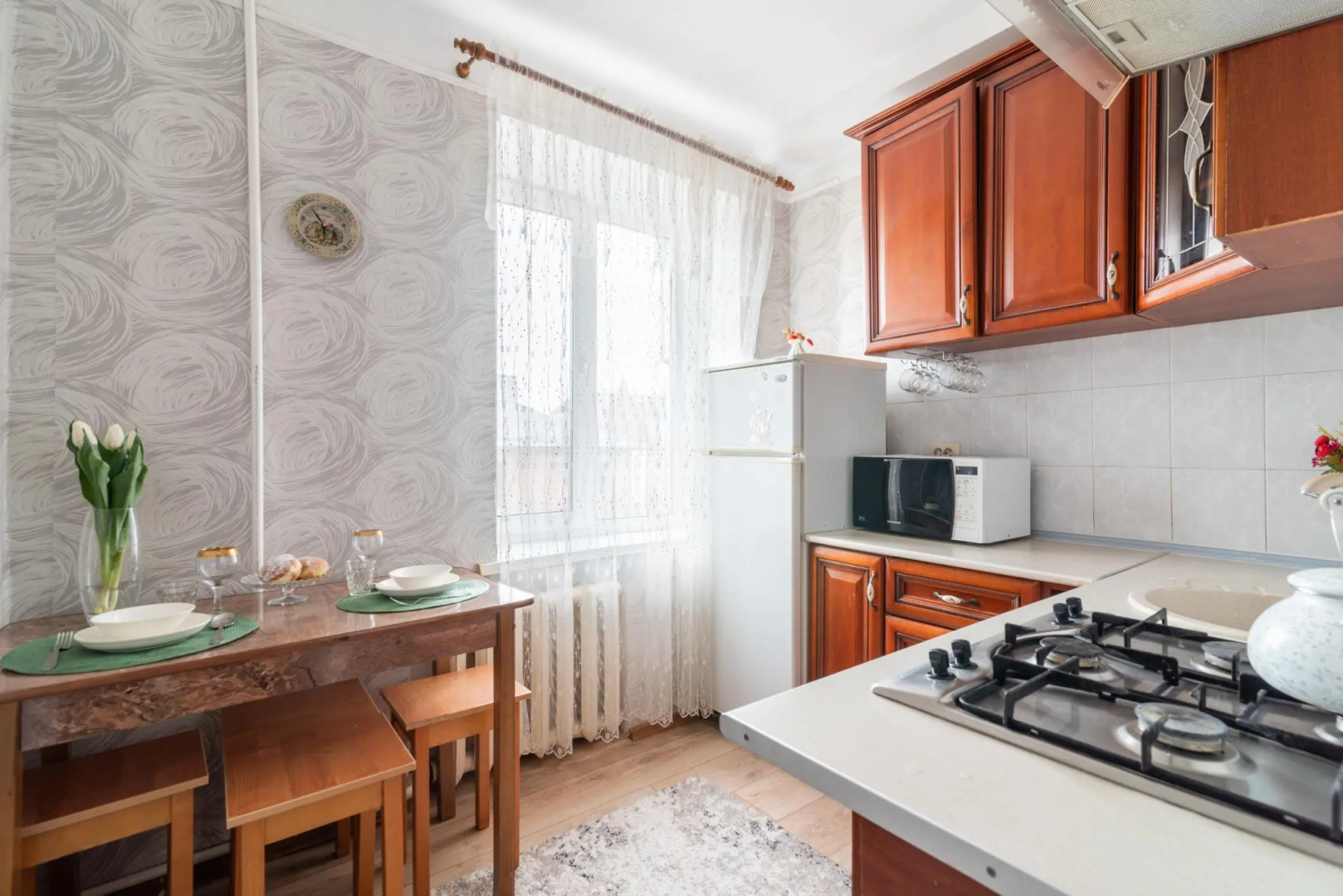 Bon voyage  на улице Братьев Нурбагандовых