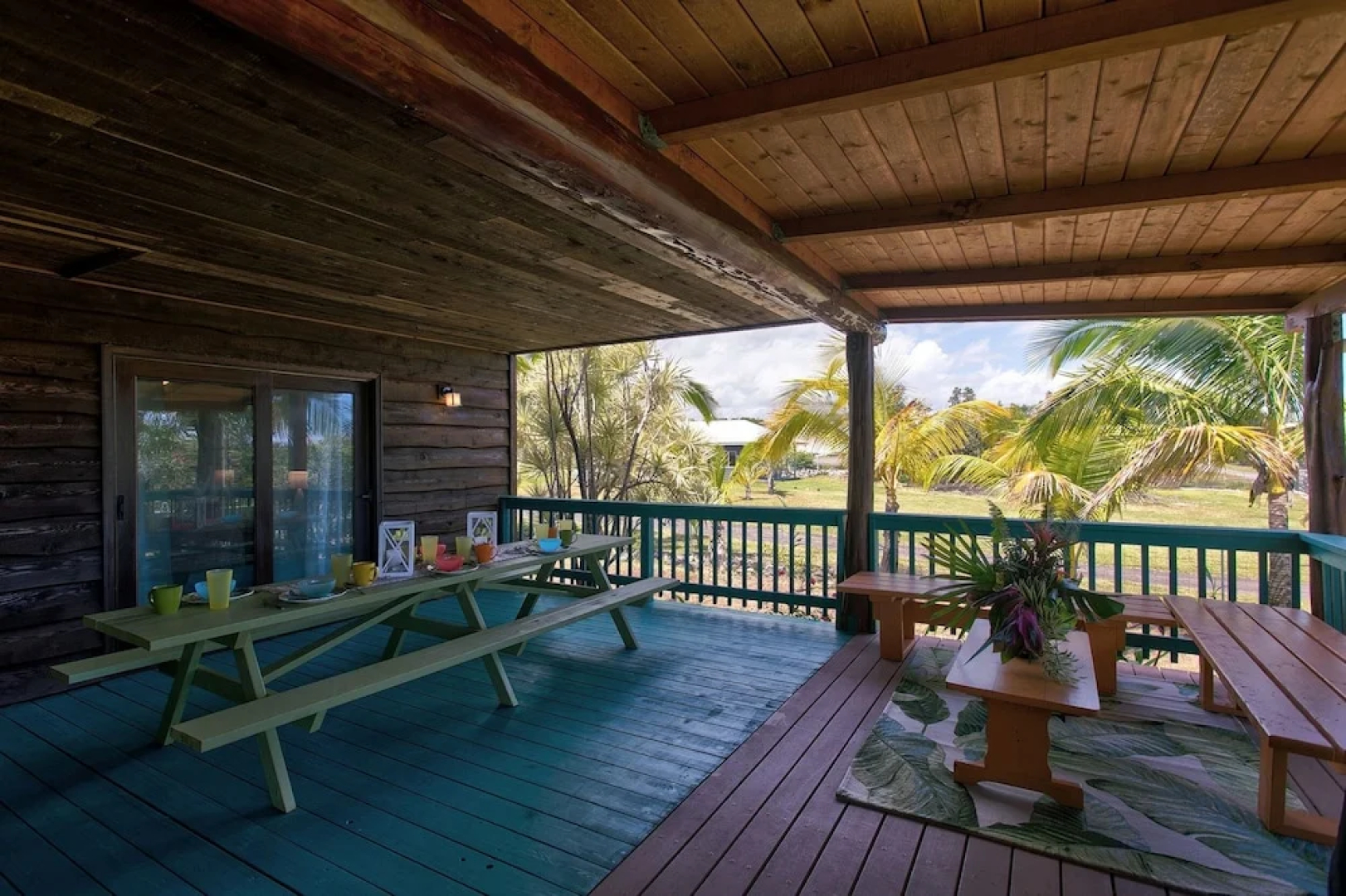 Hale Anuenue Nuku - The Rainbows End 3 Bedroom Home by RedAwning