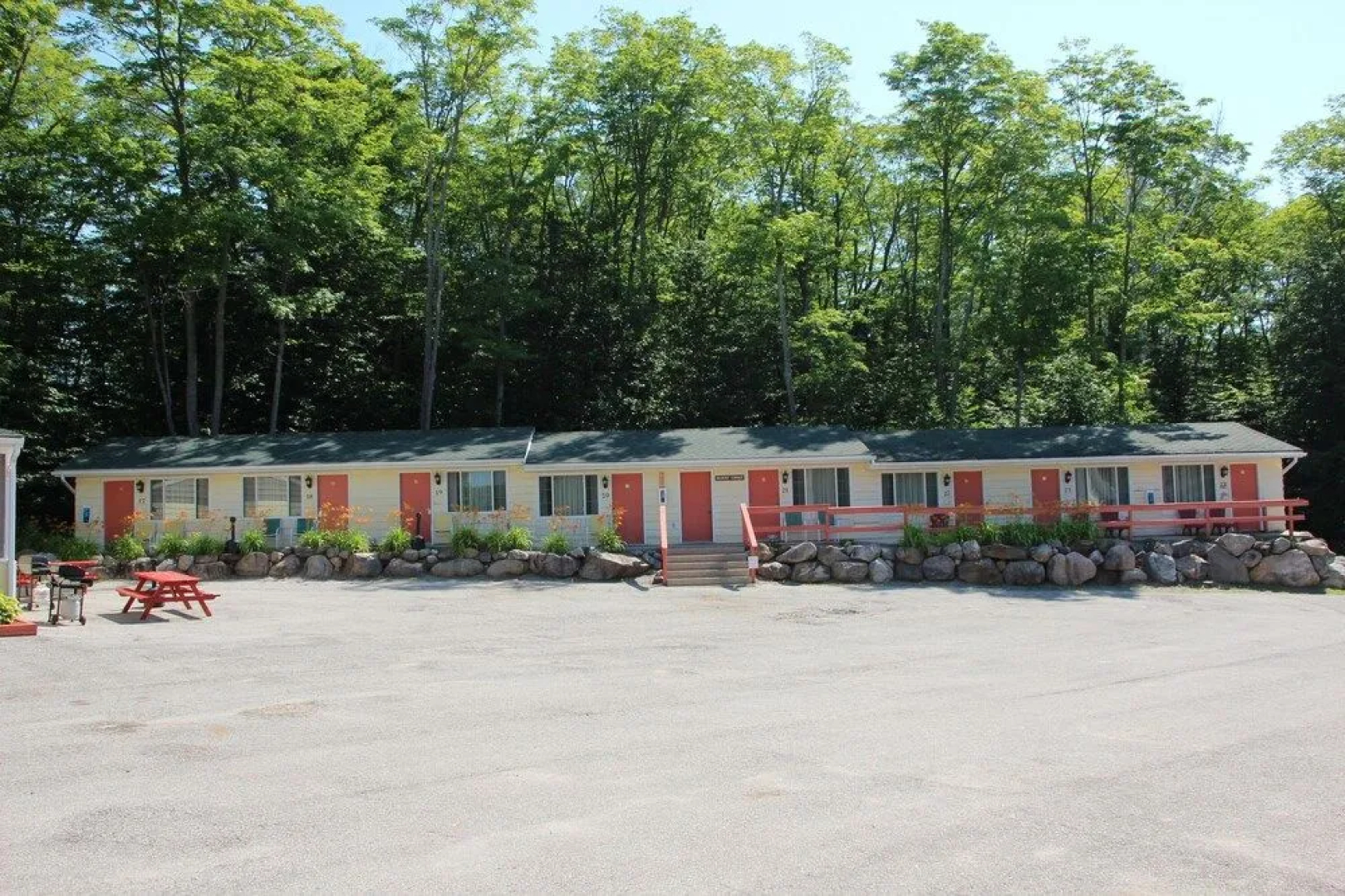 Crestwood Inn
