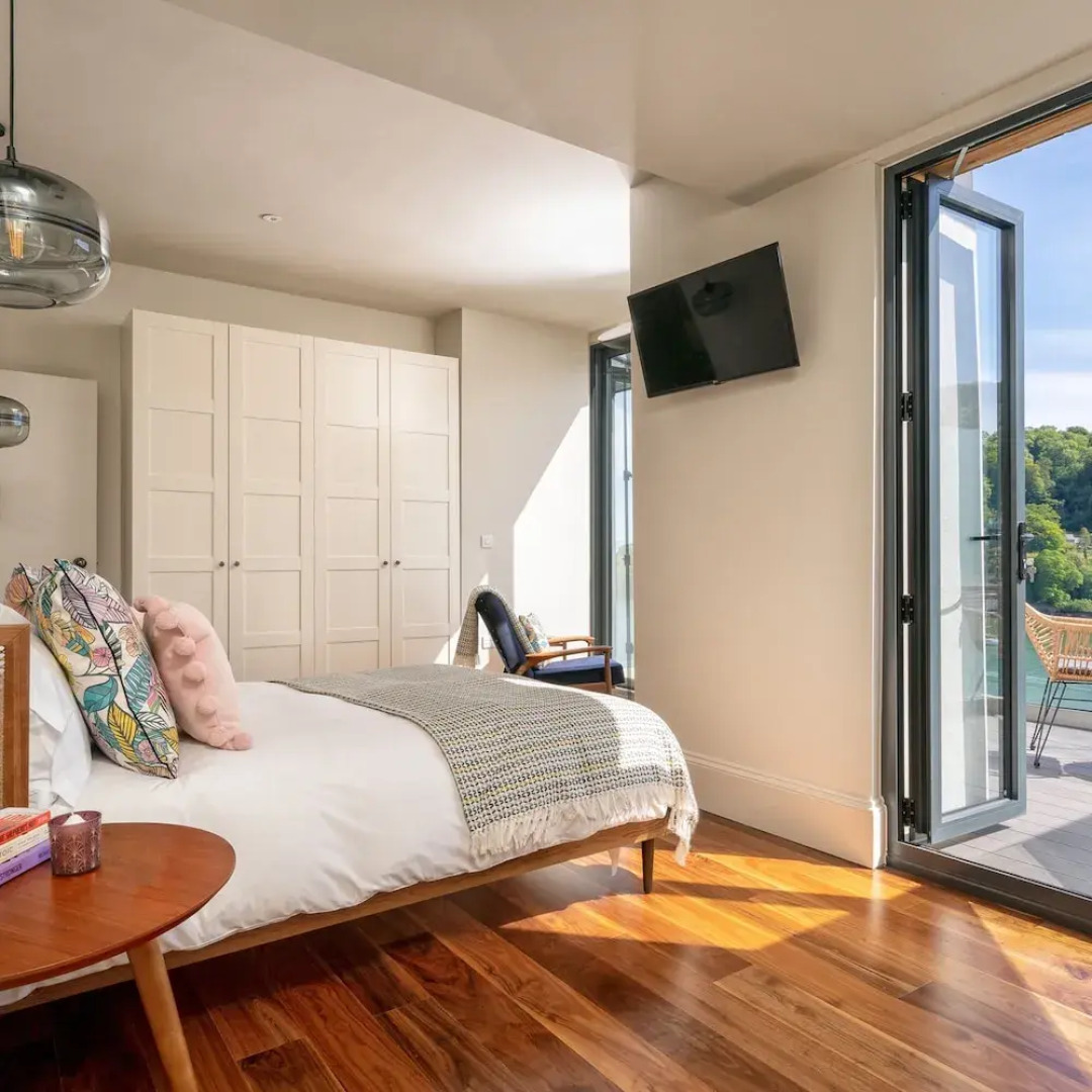 Two Guns in Kingswear