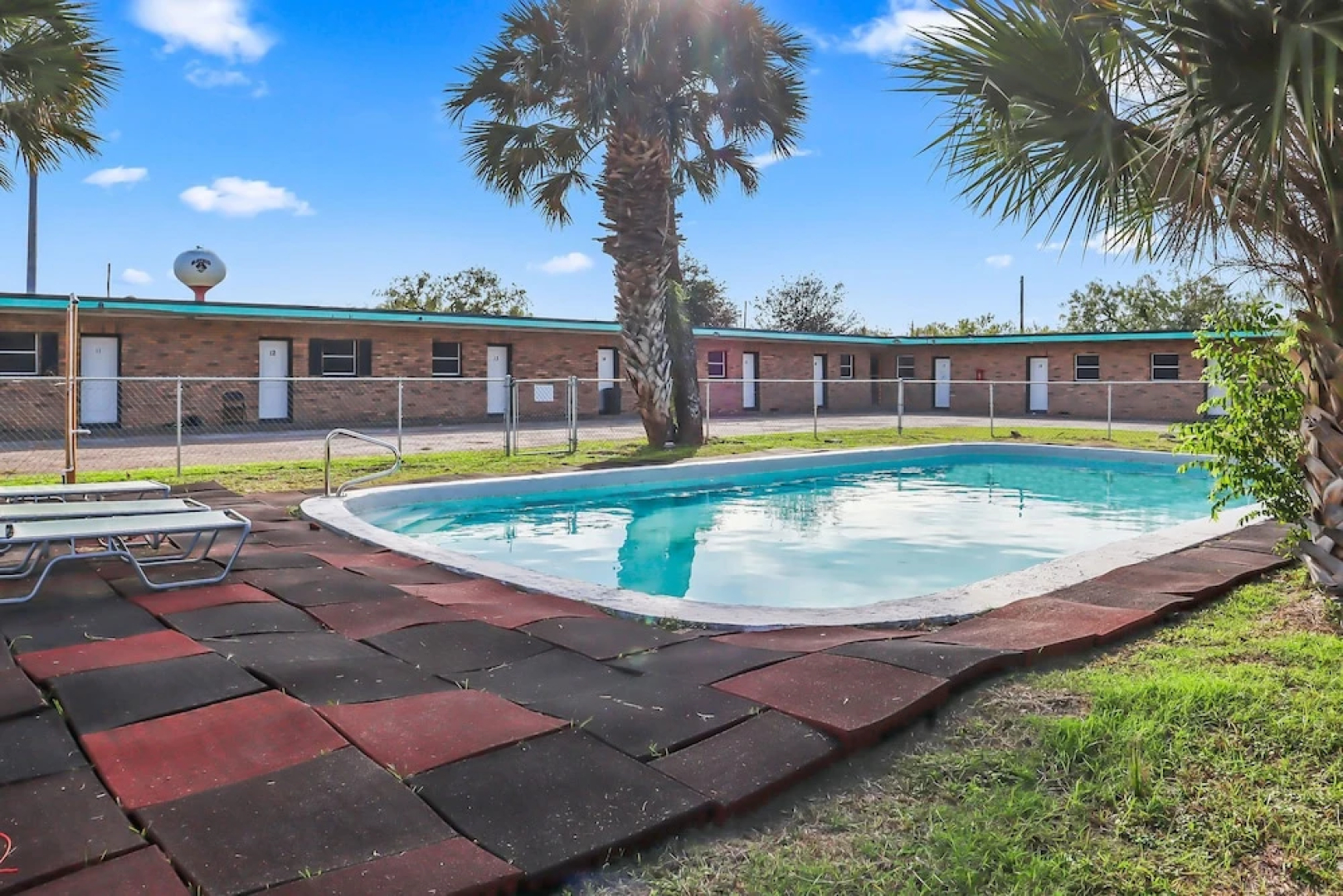 Mathis Motel