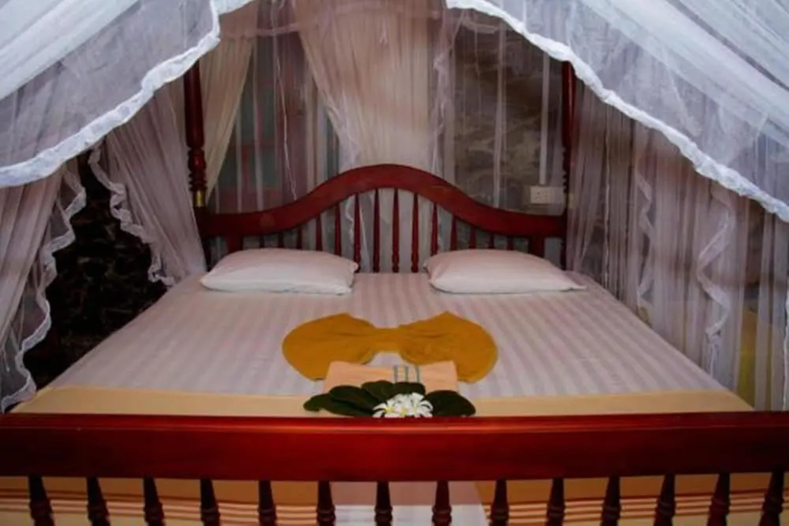 Yoho Green Garden Cabanas