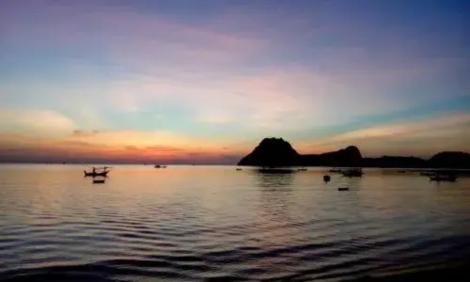 SeeSea Thai wooden house on beachfront
