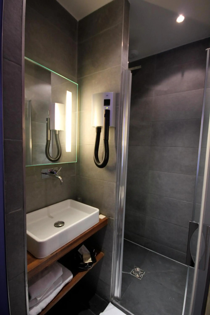 Hotel Lumières Montmartre Paris