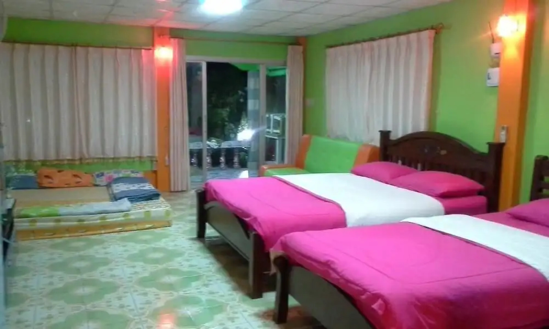 Buachompoo Resort Koh Sichang