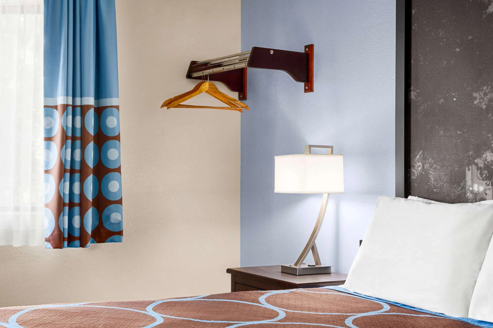 Super 8 by Wyndham Lenexa Overland Park/Mall Area