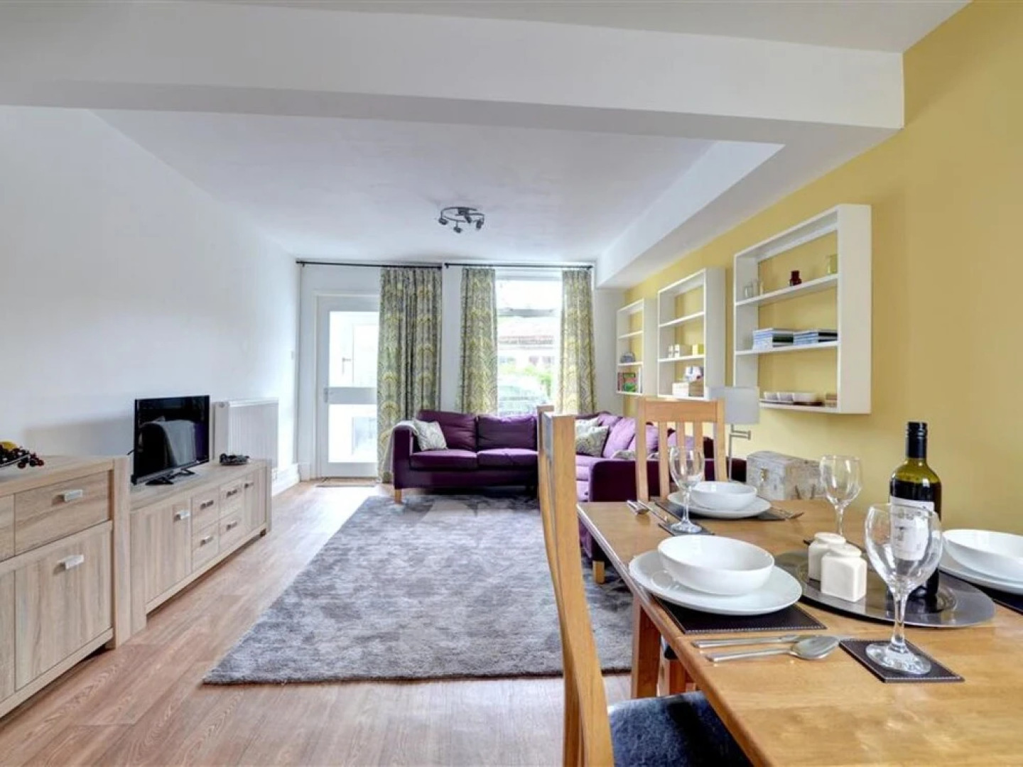 Spacious Holiday Home With Lovely Garden, Ideal Location in South Wales