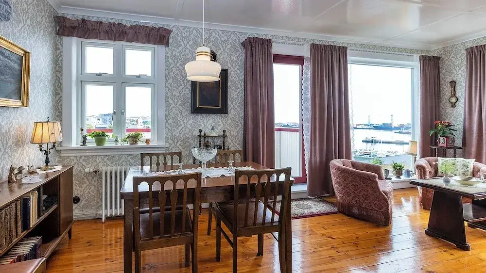 Downtown - Retro Decor - Stunning Views - Terrace