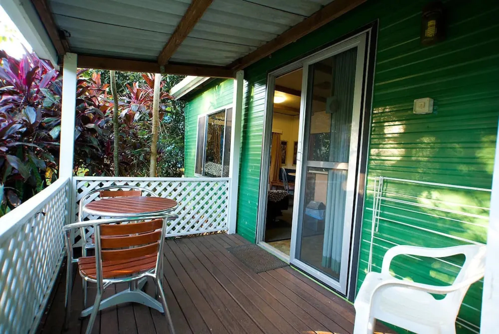 Lake Eacham Tourist Park & Self Contained Cabins