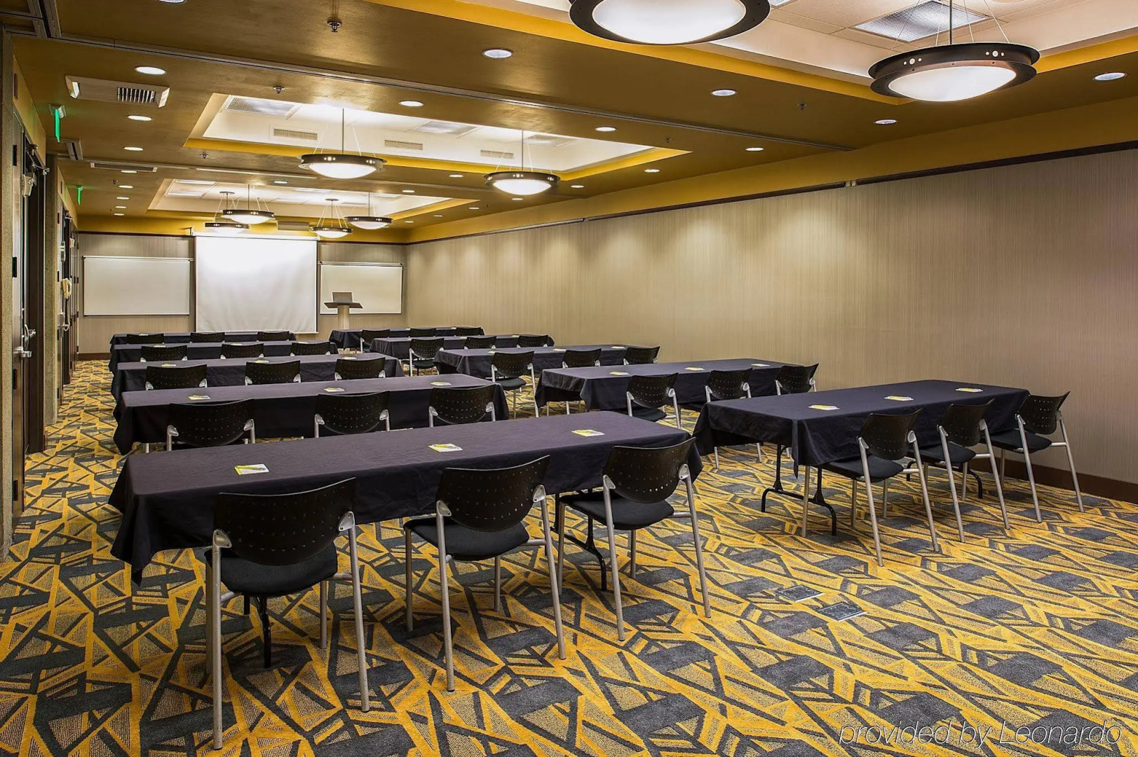 Staypineapple, University Inn, University District Seattle