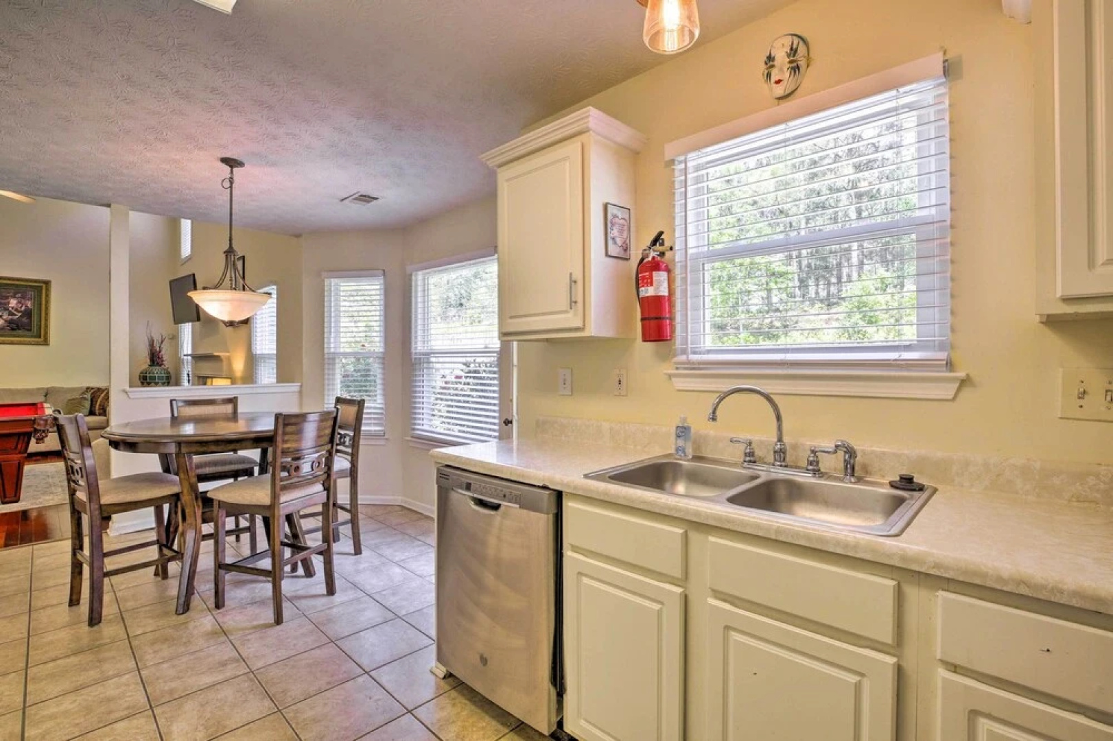 Pet-friendly Home w/ Yard ~ 15 Mi to Atlanta!