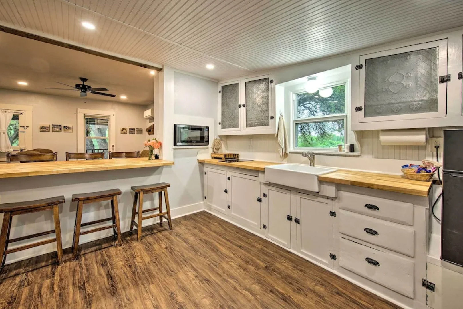 Betty B's River House < 1 Mi to Blanco State Park!